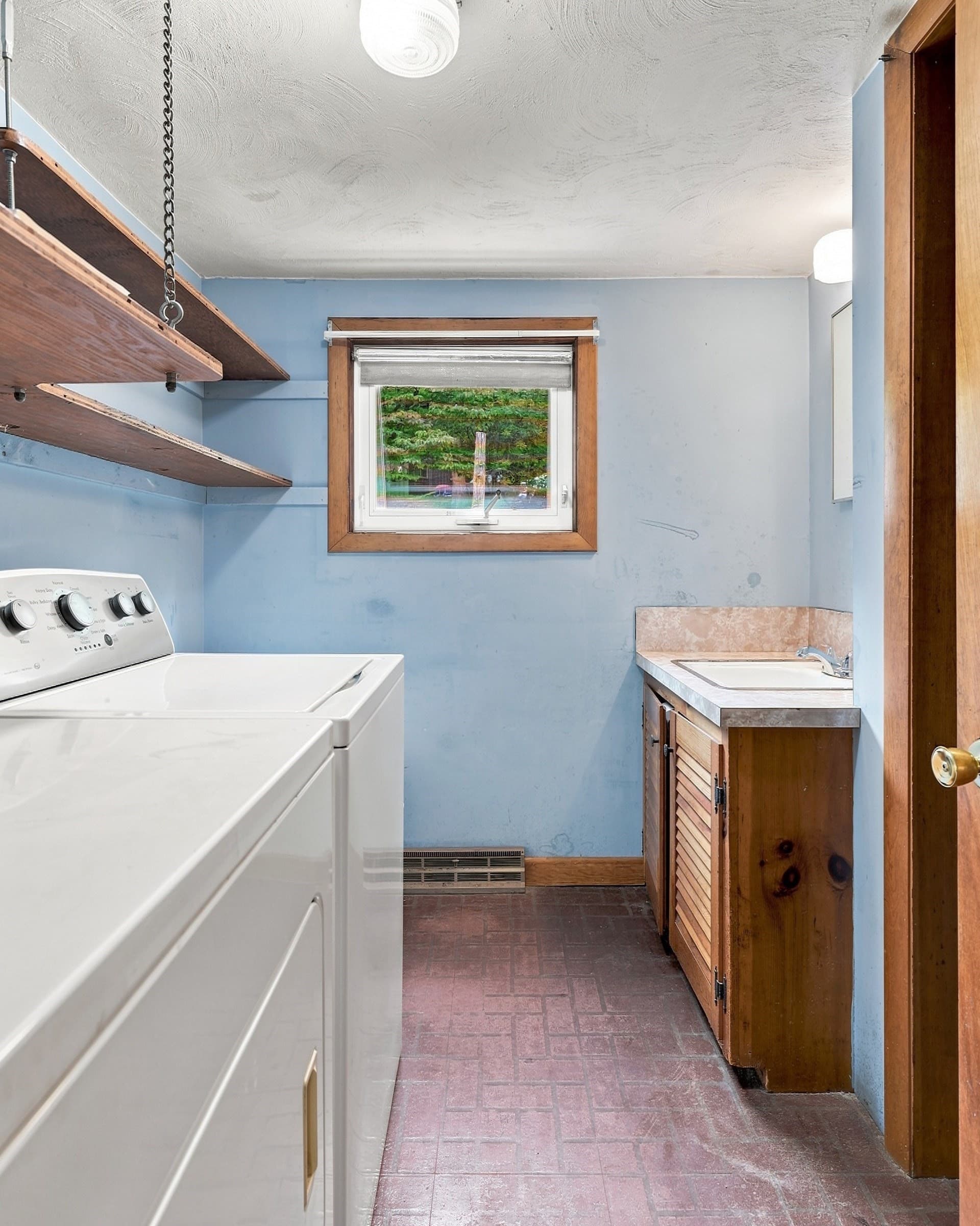 Single Family Residence at 200 Hockanum Rd, Hadley MA 01035, Hadley, photo 15 of 41