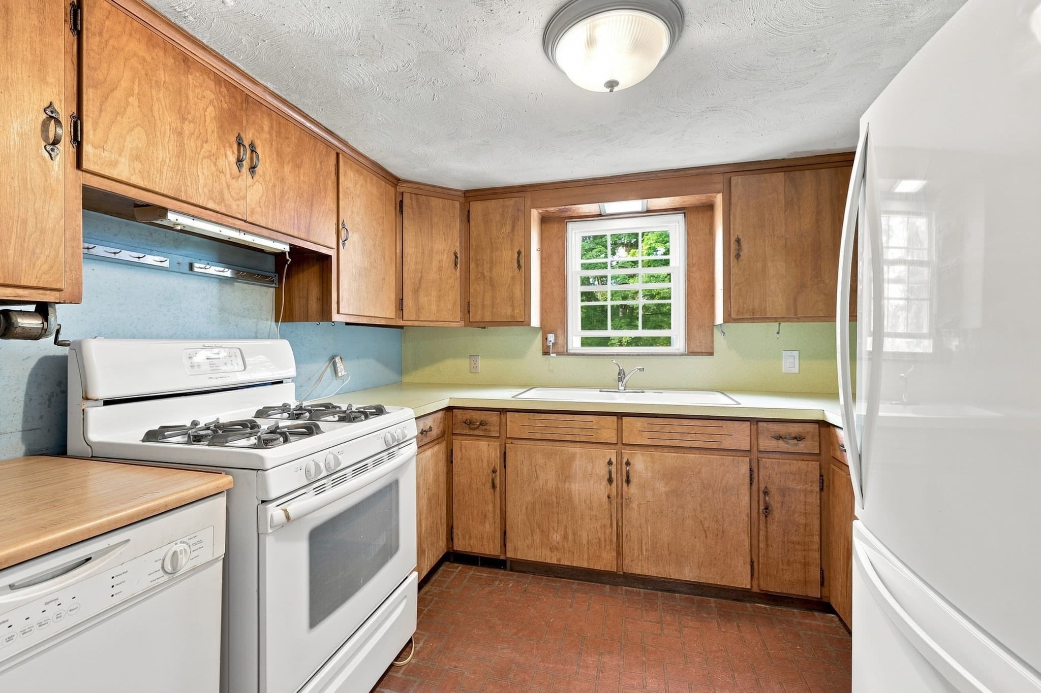 Single Family Residence at 200 Hockanum Rd, Hadley MA 01035, Hadley, photo 11 of 41