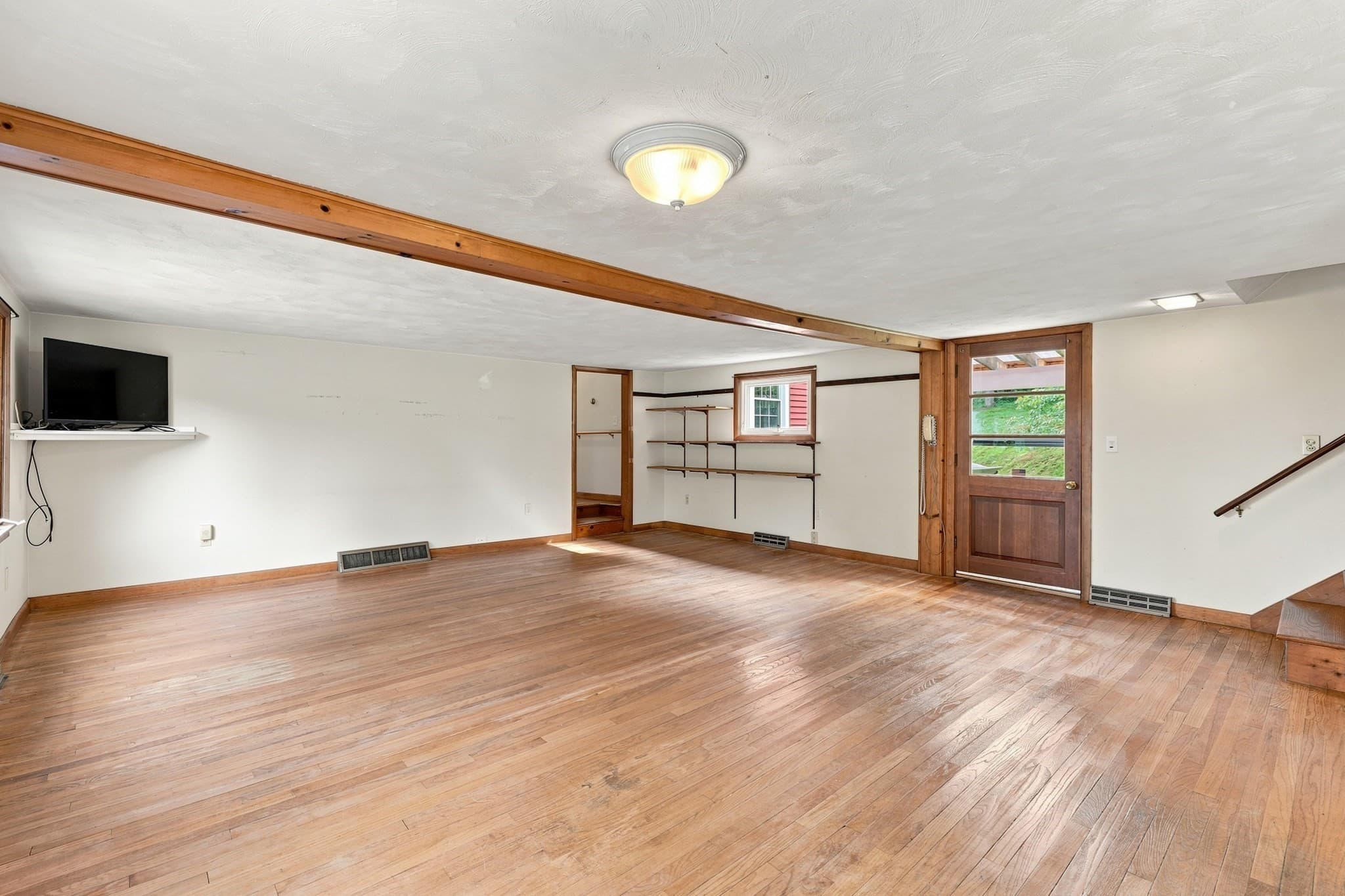 Single Family Residence at 200 Hockanum Rd, Hadley MA 01035, Hadley, photo 4 of 41