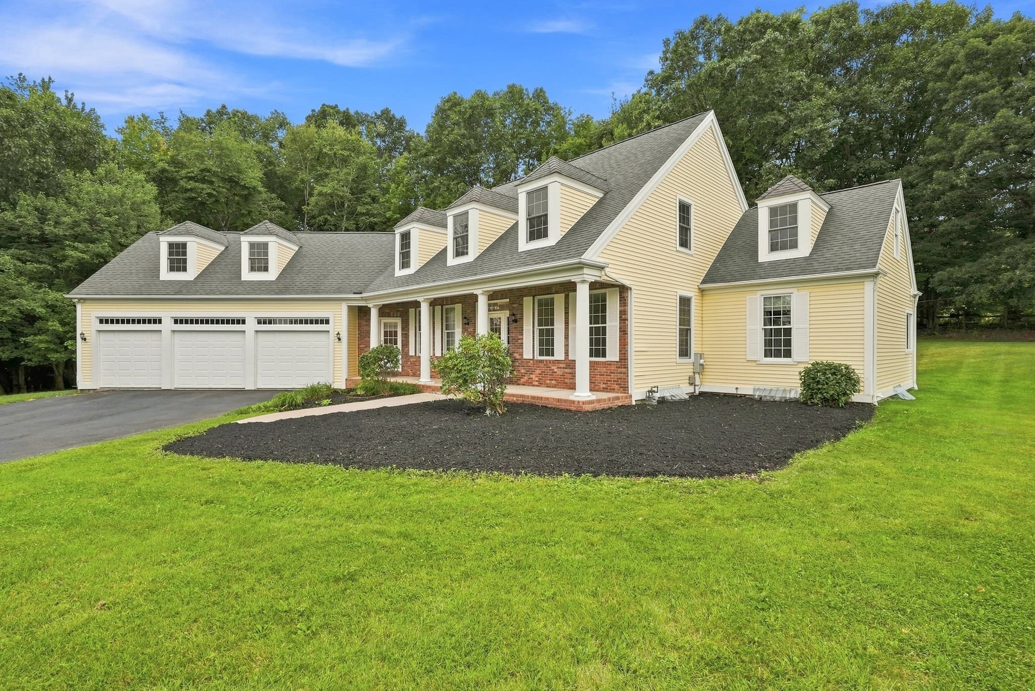 Single Family Residence at 70 Appaloosa Ln, West Springfield MA 01089, West Springfield, photo 3 of 42