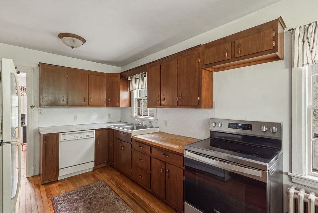 Single Family Residence at 1248 Pleasant St, Brockton MA 02301, Brockton, photo 7 of 41