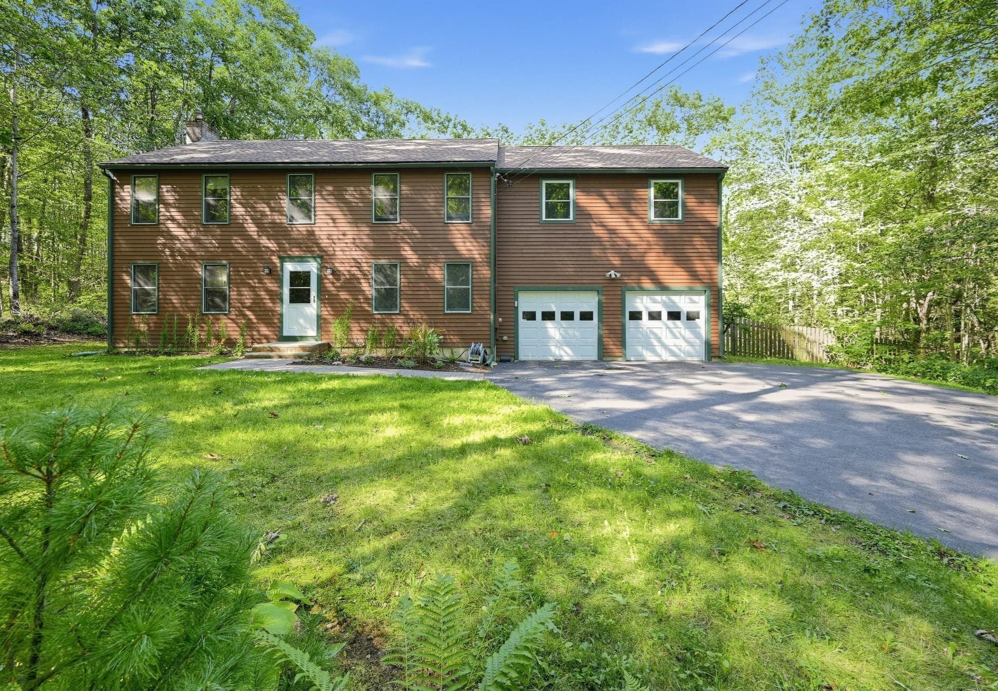 6 Woodview Dr, Hubbardston MA 01452