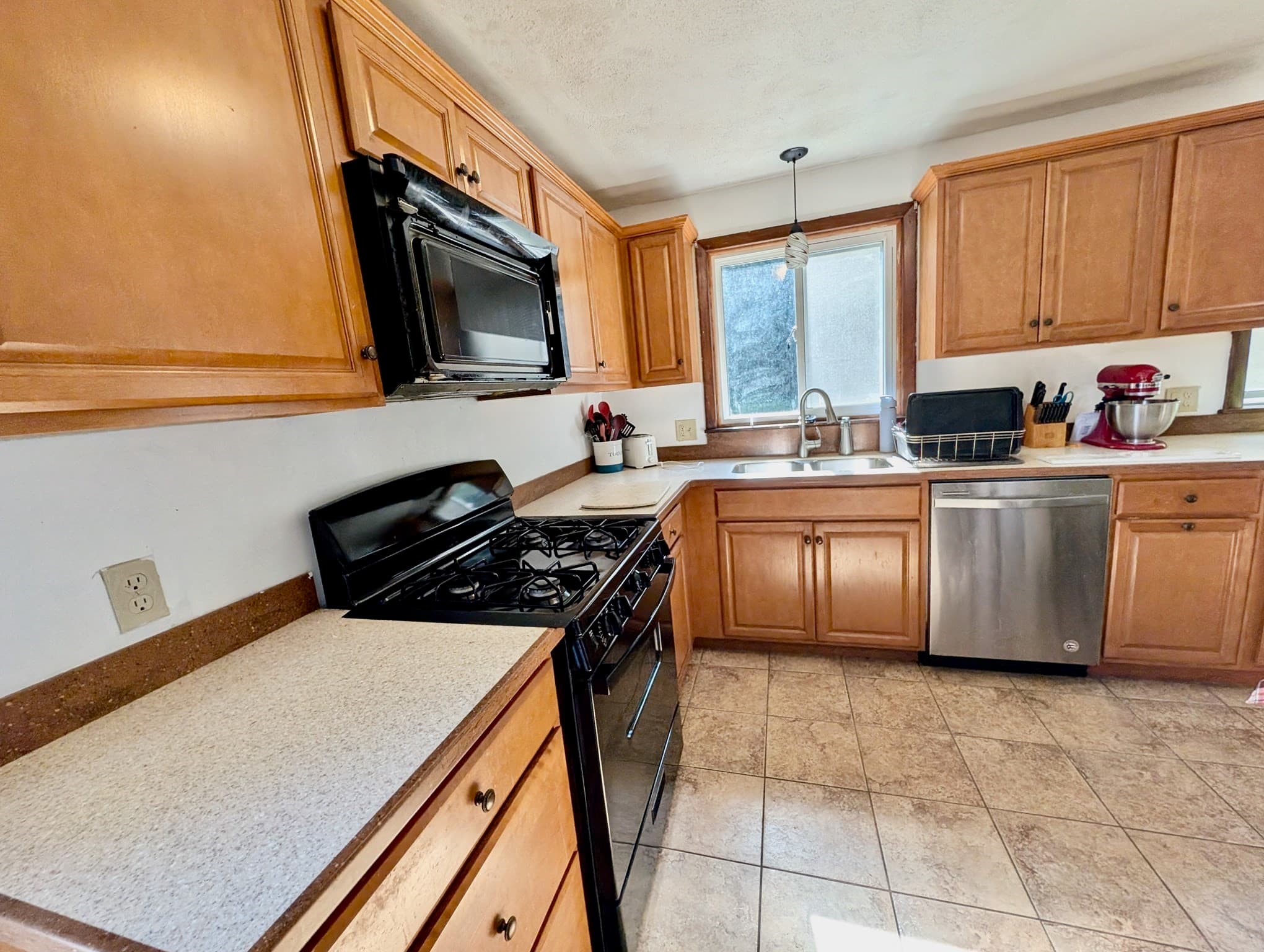 Single Family Residence at 624 Granville Road, Westfield MA 01085, Westfield, photo 6 of 27