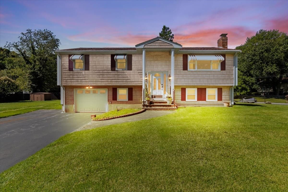 Single Family Residence at 18 Wildwood Ave, Taunton MA 02780, Taunton, photo 2 of 42