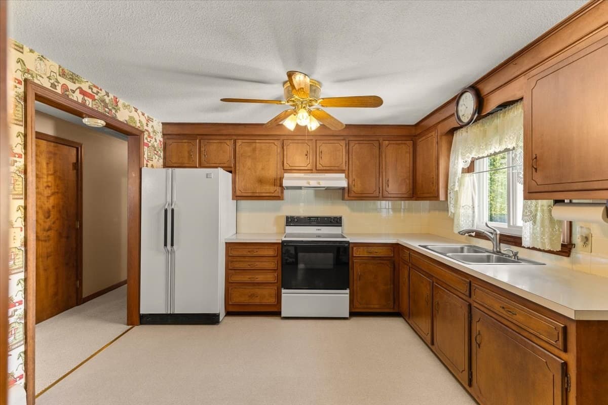 Single Family Residence at 18 Wildwood Ave, Taunton MA 02780, Taunton, photo 18 of 42