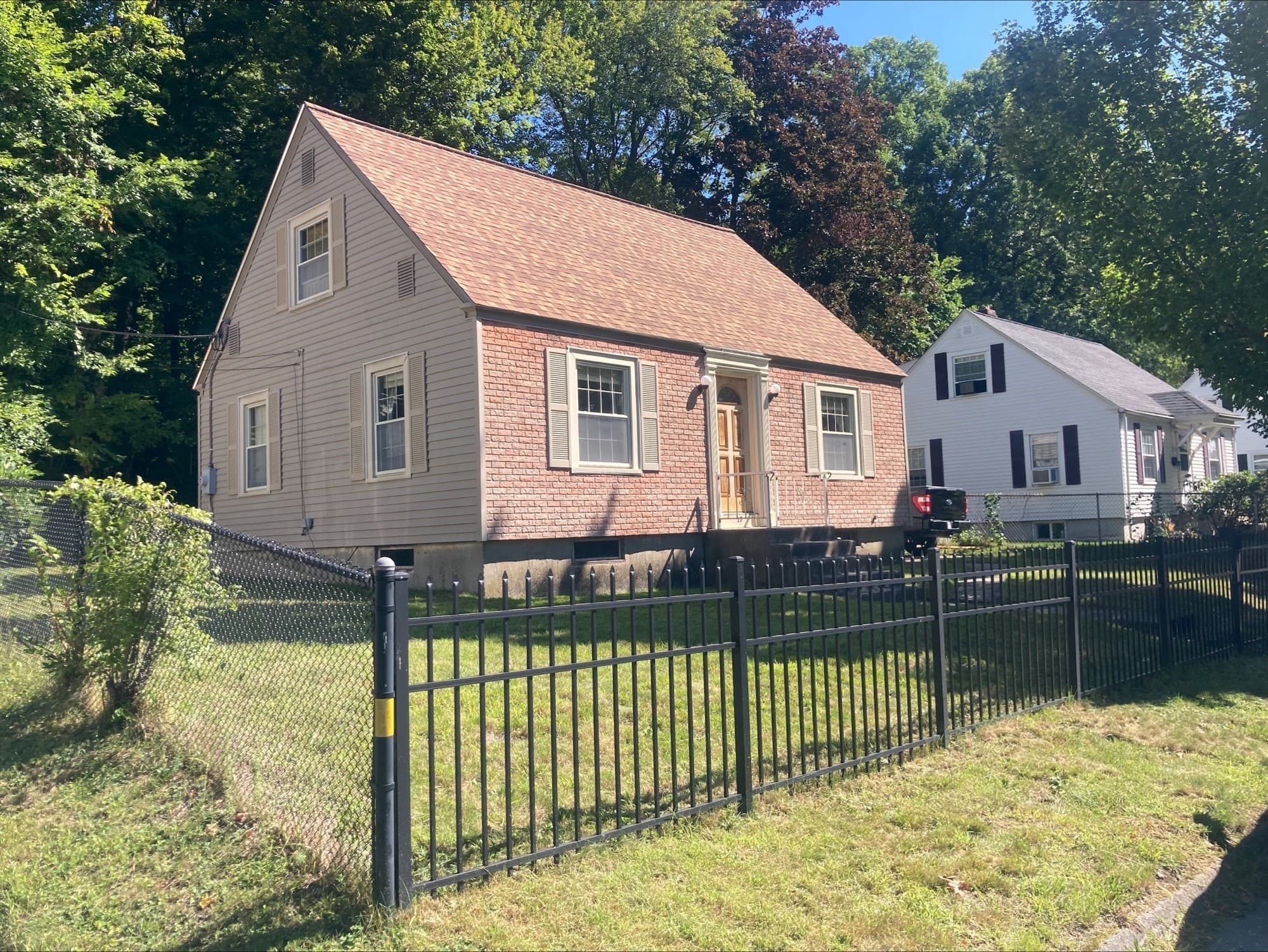 17 Clive St, Worcester MA 01603