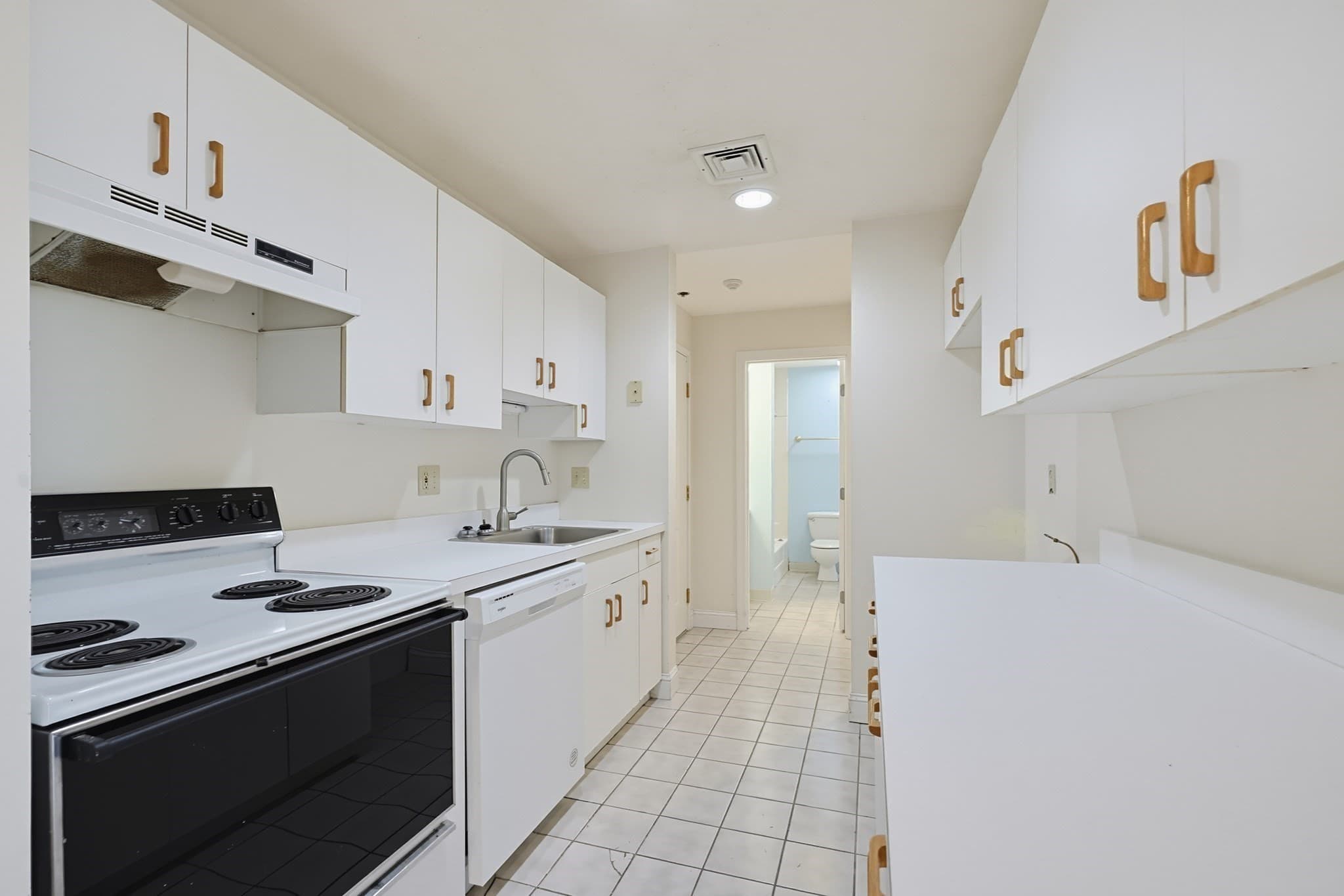 Condominium at 68 N Washington St # 504, North Attleboro MA 02760, North Attleboro, photo 8 of 12
