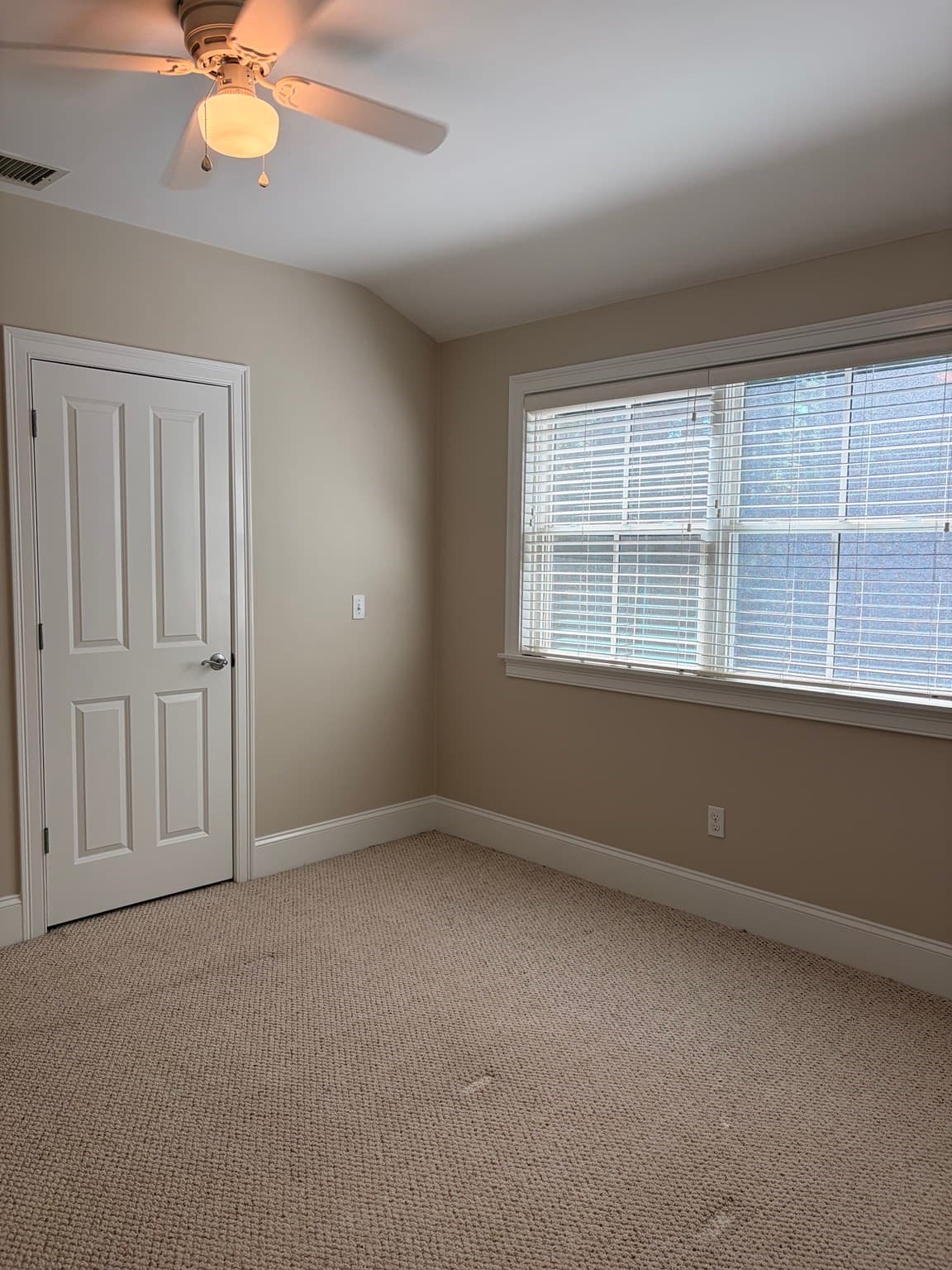 Condominium at 38 Hathaway Pond Cir # 38, Rochester MA 02770, Rochester, photo 16 of 32