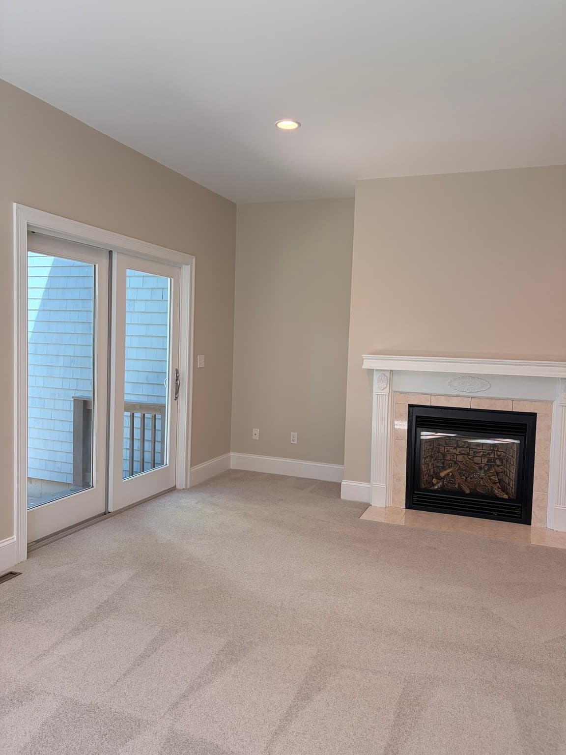 Condominium at 38 Hathaway Pond Cir # 38, Rochester MA 02770, Rochester, photo 11 of 32