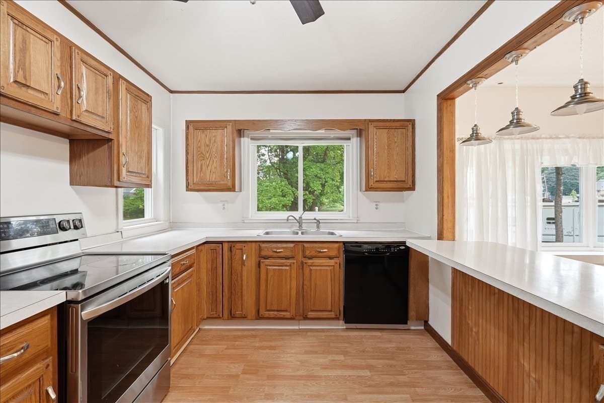 Single Family Residence at 15 Walnut St, West Bridgewater MA 02379, West Bridgewater, photo 5 of 40