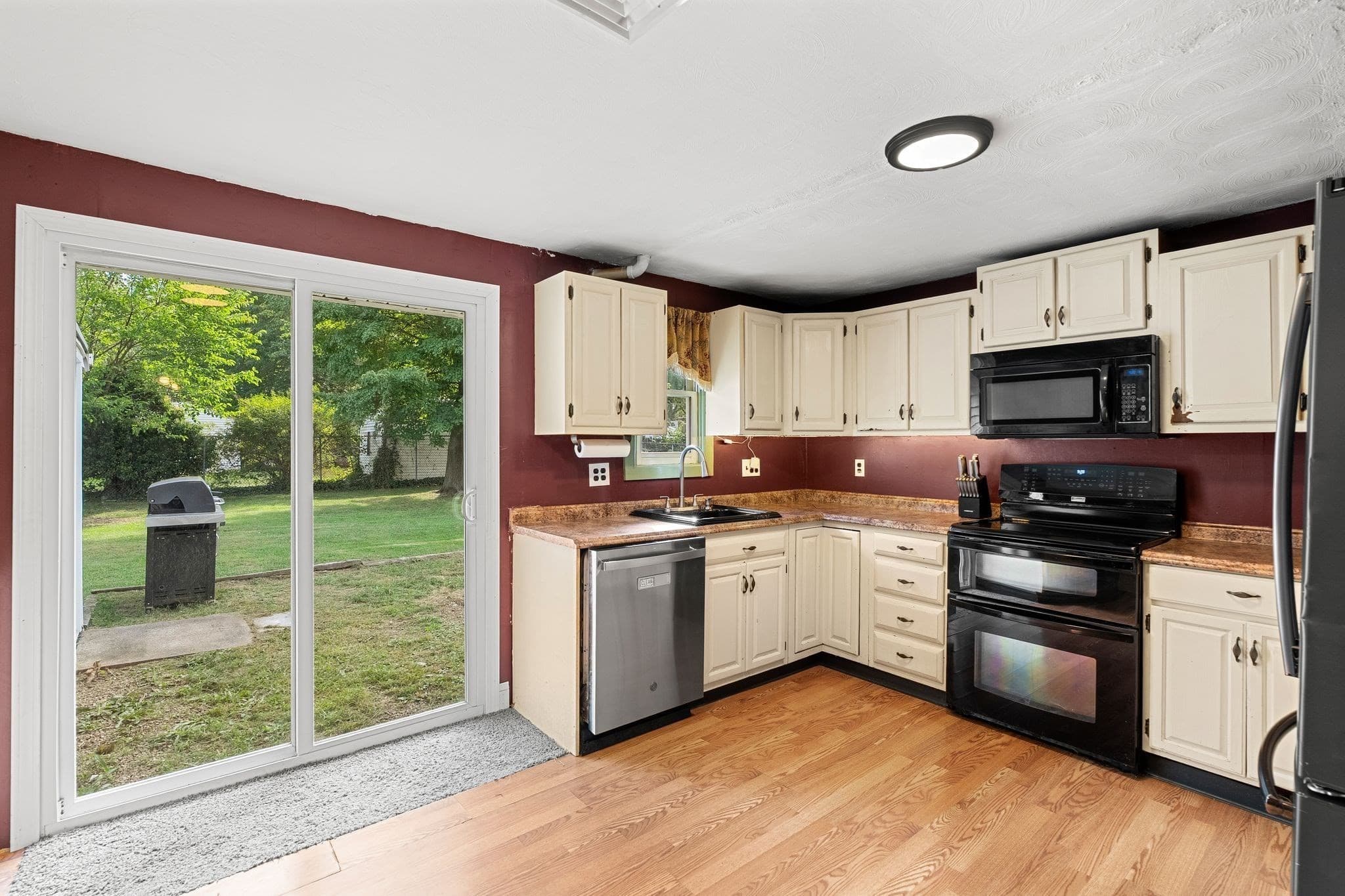 Single Family Residence at 131 Elsie Rd, Brockton MA 02032, Brockton, photo 10 of 31