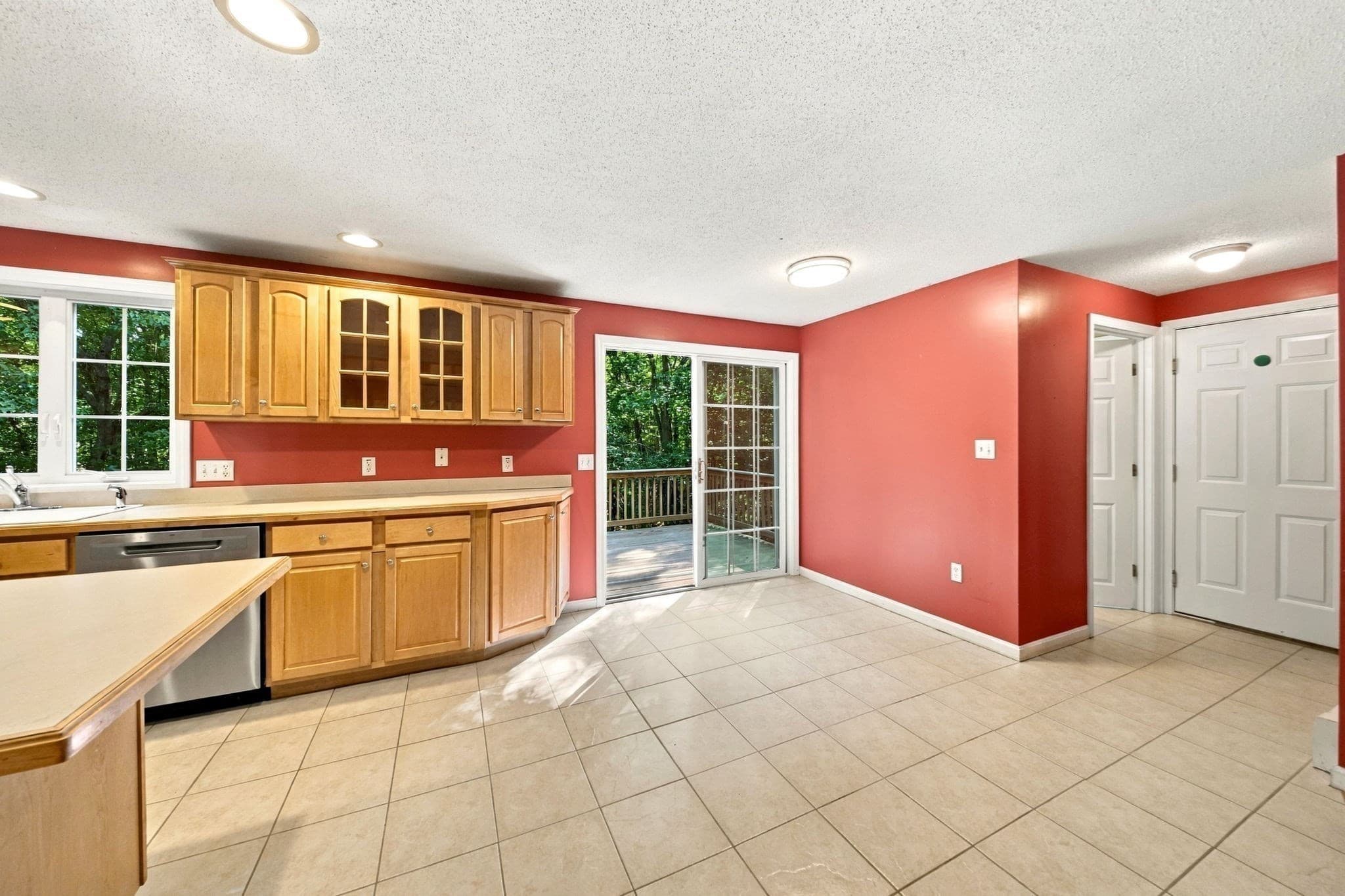 Single Family Residence at 43 Wampanoag Dr, Franklin MA 02038, Franklin, photo 13 of 32
