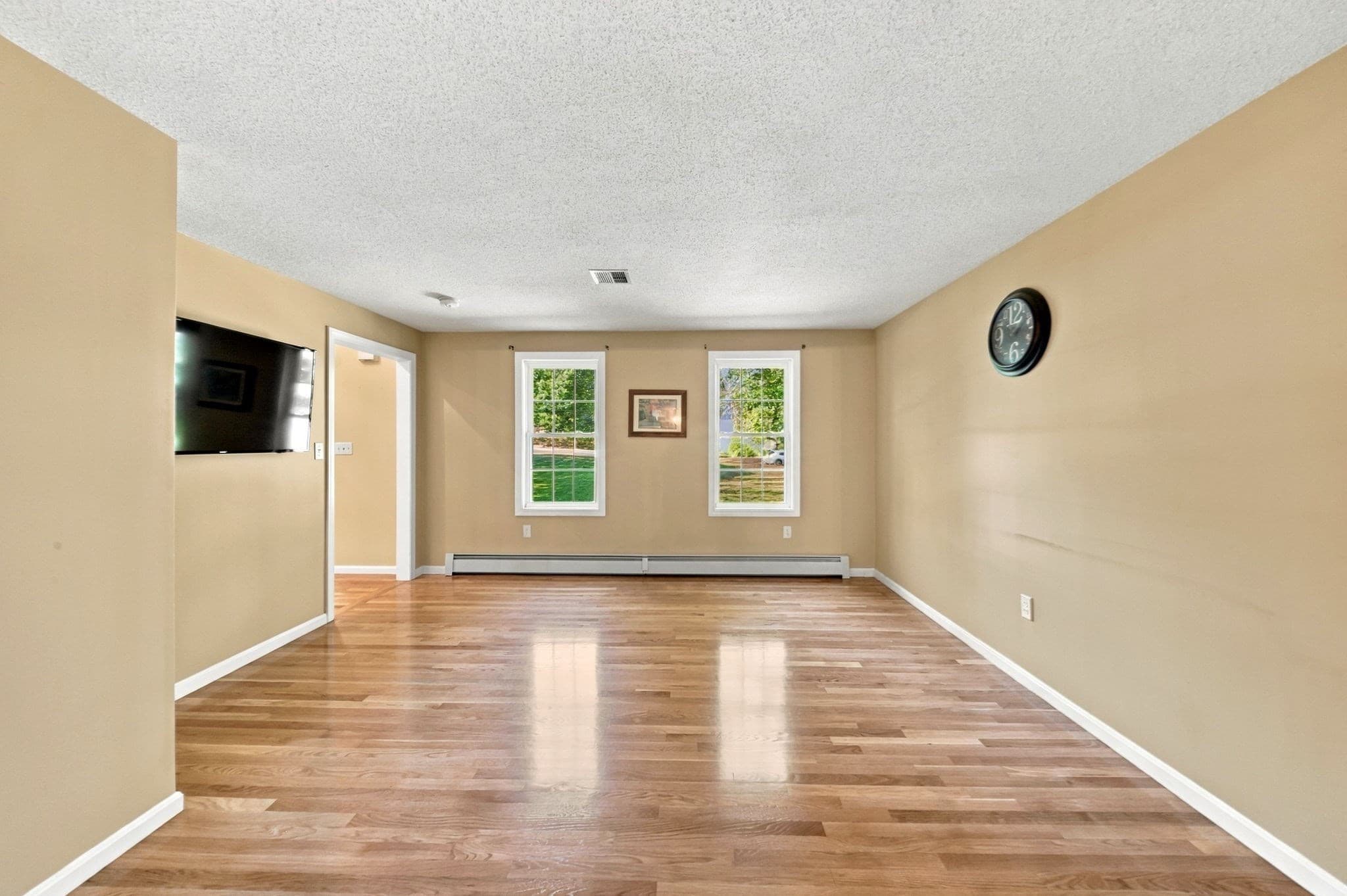 Single Family Residence at 43 Wampanoag Dr, Franklin MA 02038, Franklin, photo 7 of 32