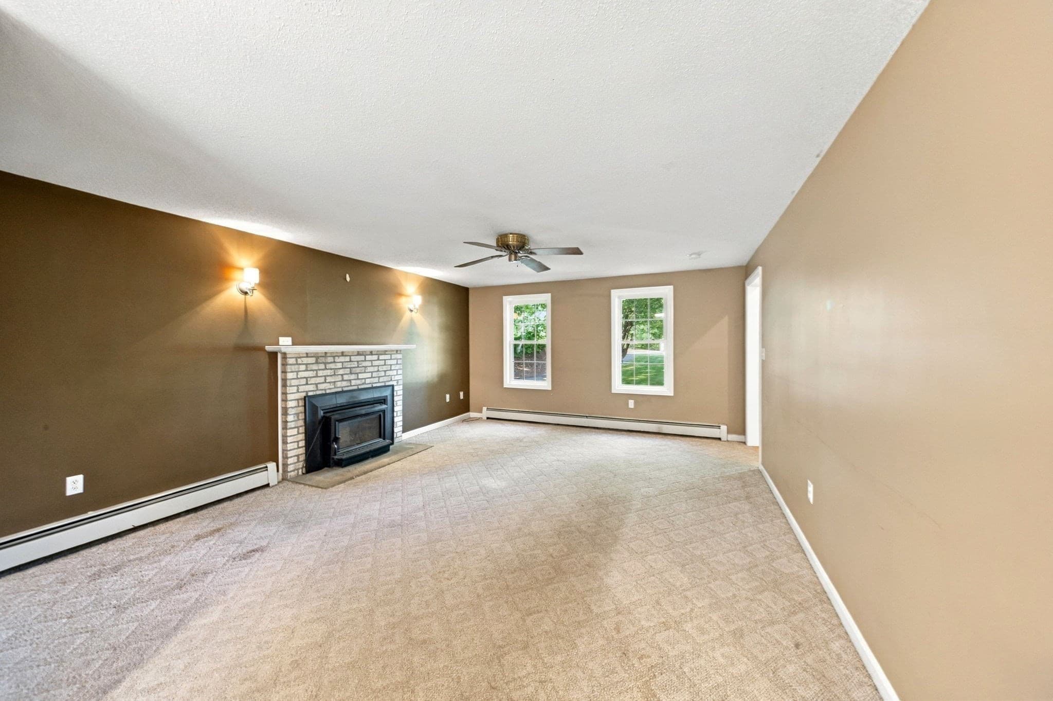 Single Family Residence at 43 Wampanoag Dr, Franklin MA 02038, Franklin, photo 5 of 32