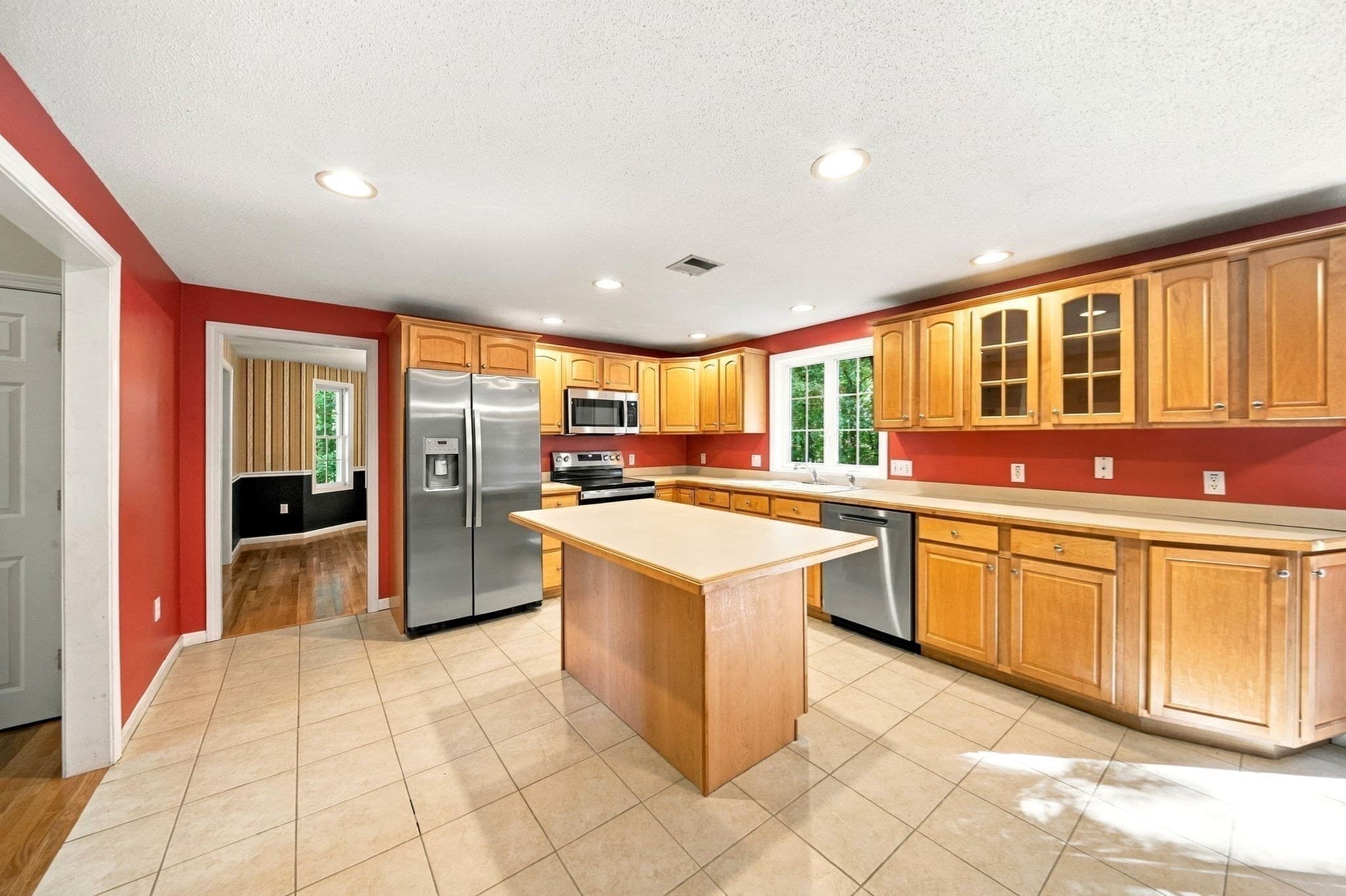Single Family Residence at 43 Wampanoag Dr, Franklin MA 02038, Franklin, photo 11 of 32