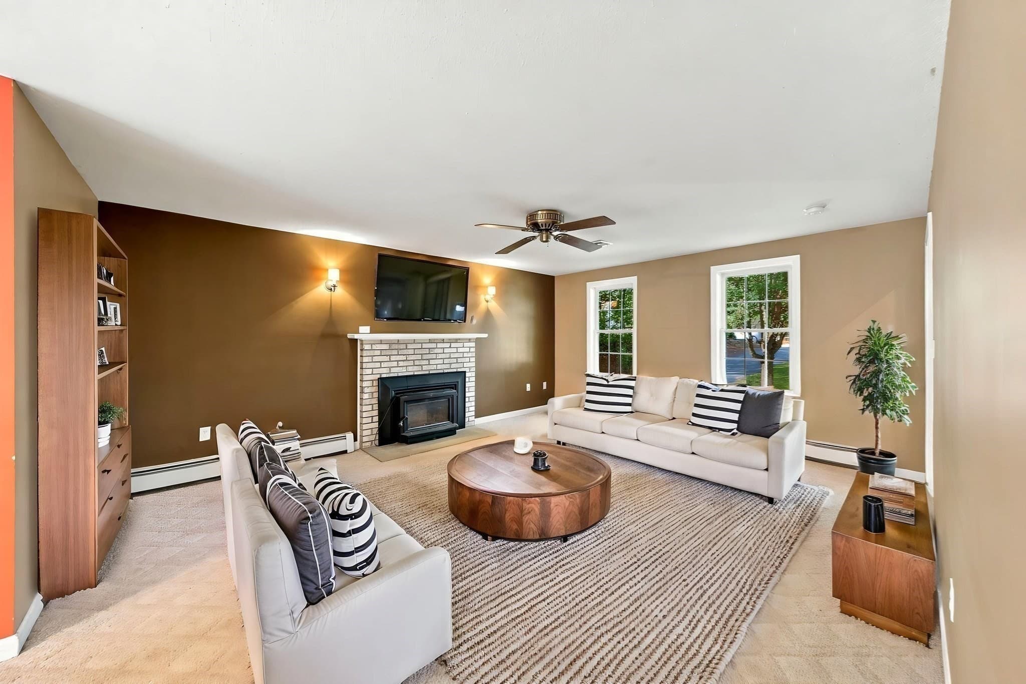Single Family Residence at 43 Wampanoag Dr, Franklin MA 02038, Franklin, photo 4 of 32