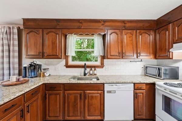 Single Family Residence at 185 Murphy Ln, Chicopee MA 01020, Chicopee, photo 3 of 17