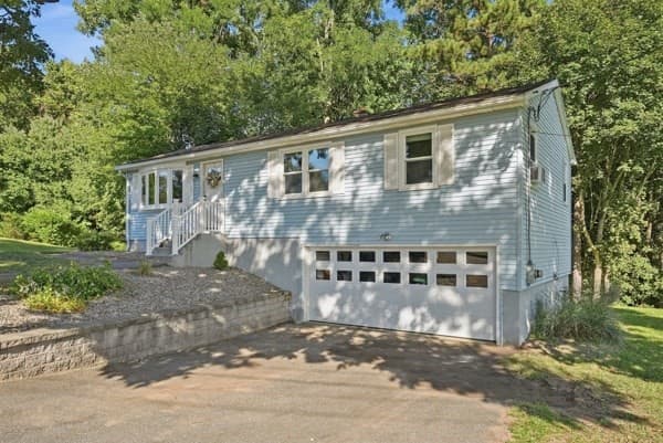185 Murphy Ln, Chicopee MA 01020
