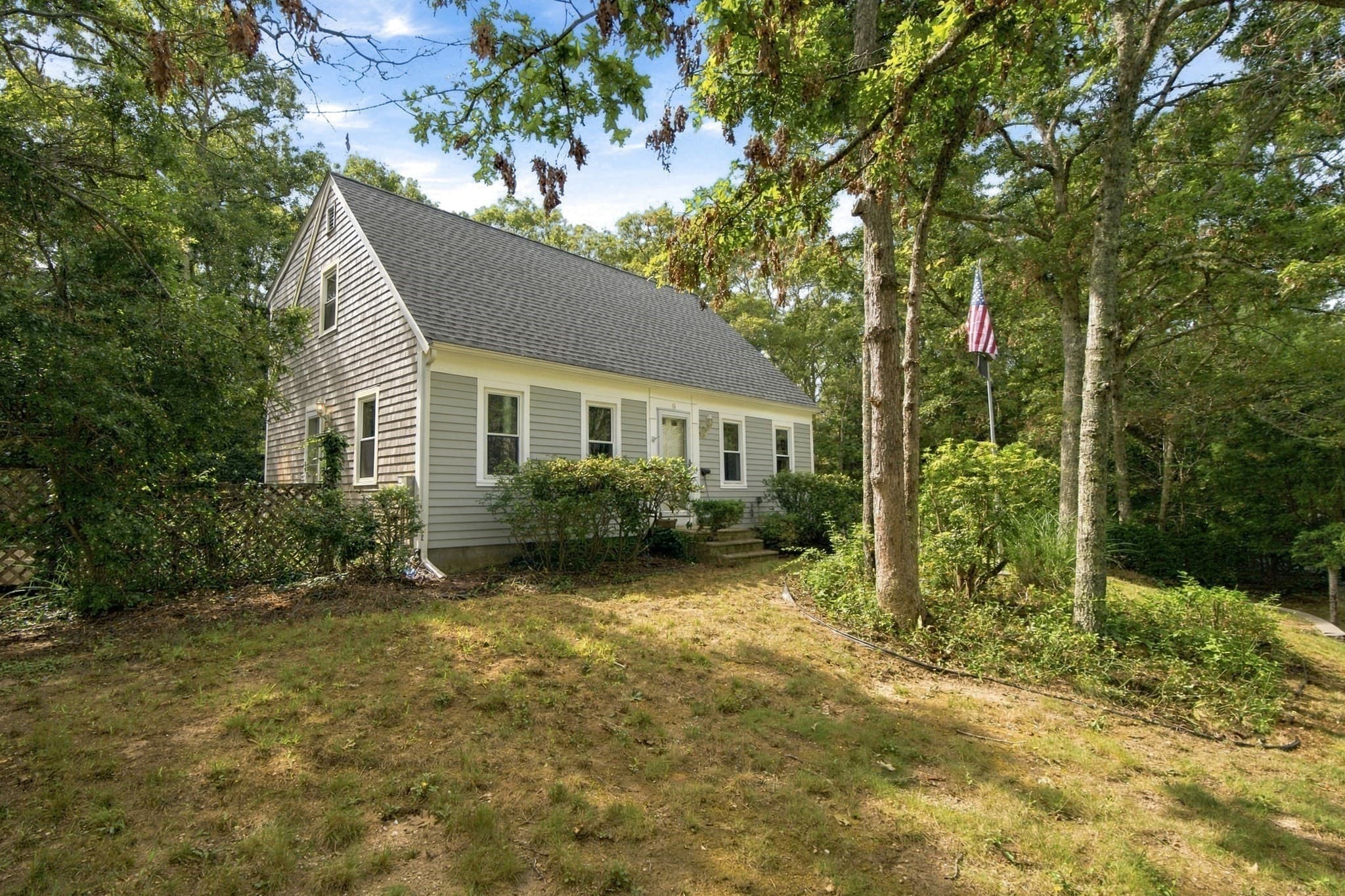16 Gunters Ln, Mashpee MA 02649