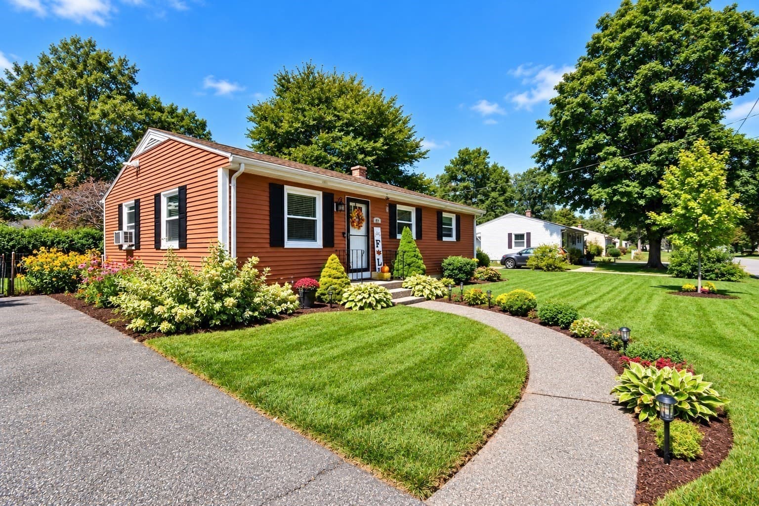 Single Family Residence at 92 Louis Rd, Springfield MA 01118, Springfield, photo 2 of 34