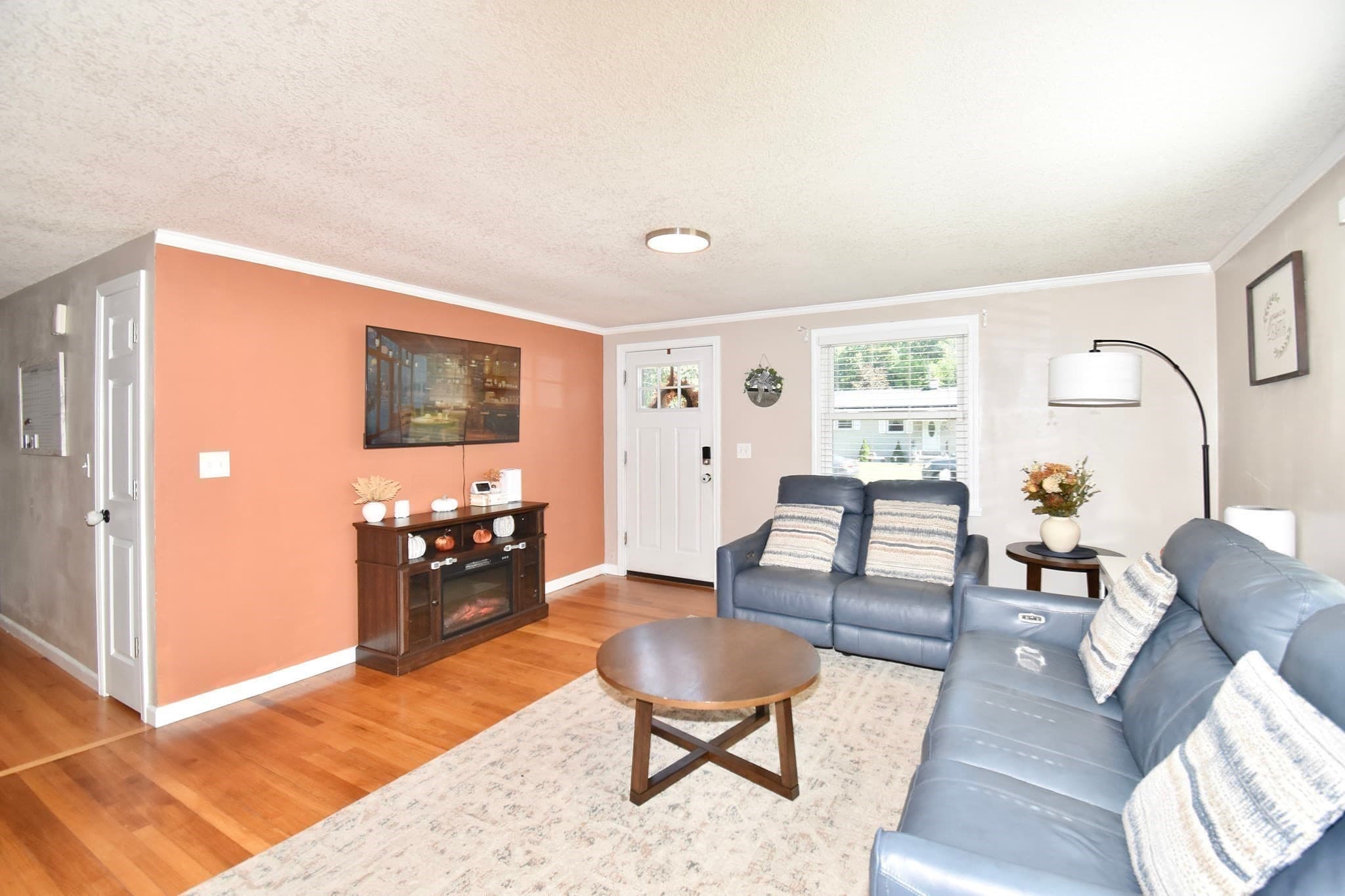 Single Family Residence at 92 Louis Rd, Springfield MA 01118, Springfield, photo 13 of 34