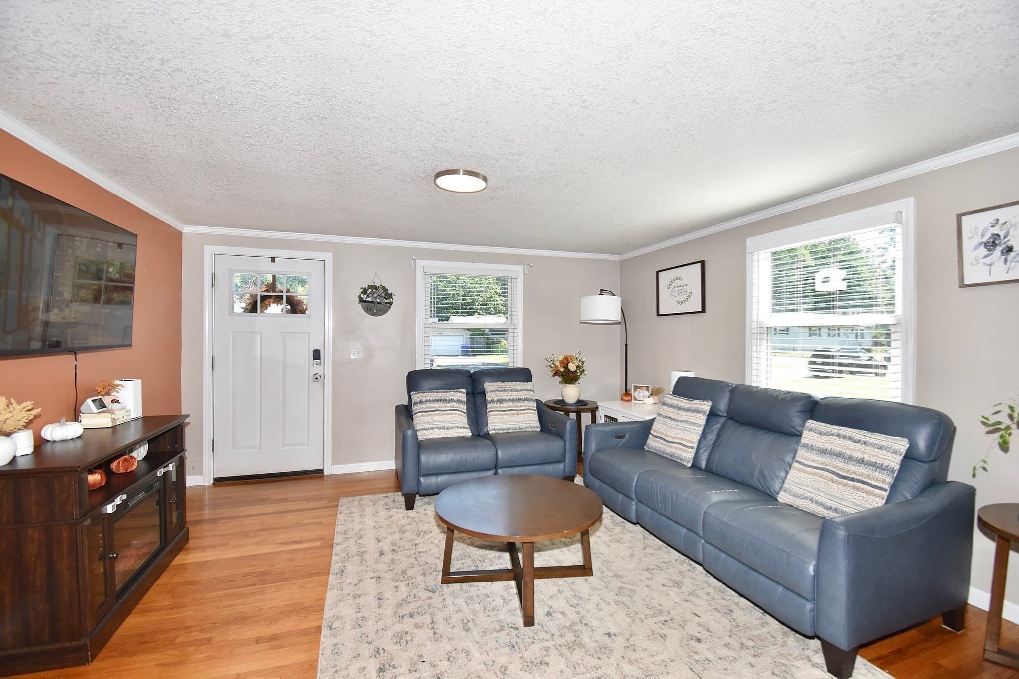 Single Family Residence at 92 Louis Rd, Springfield MA 01118, Springfield, photo 12 of 34