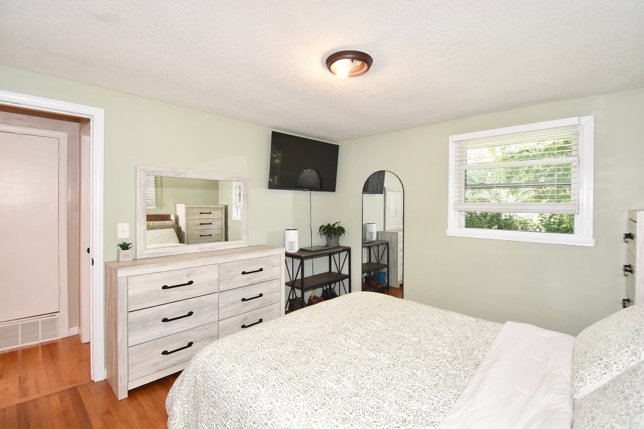 Single Family Residence at 92 Louis Rd, Springfield MA 01118, Springfield, photo 18 of 34