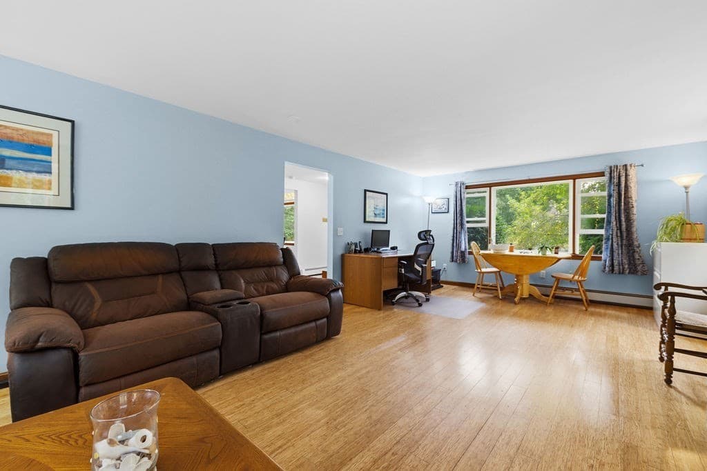 Single Family Residence at 33 Woodland Rd, Rochester MA 02770, Rochester, photo 27 of 41
