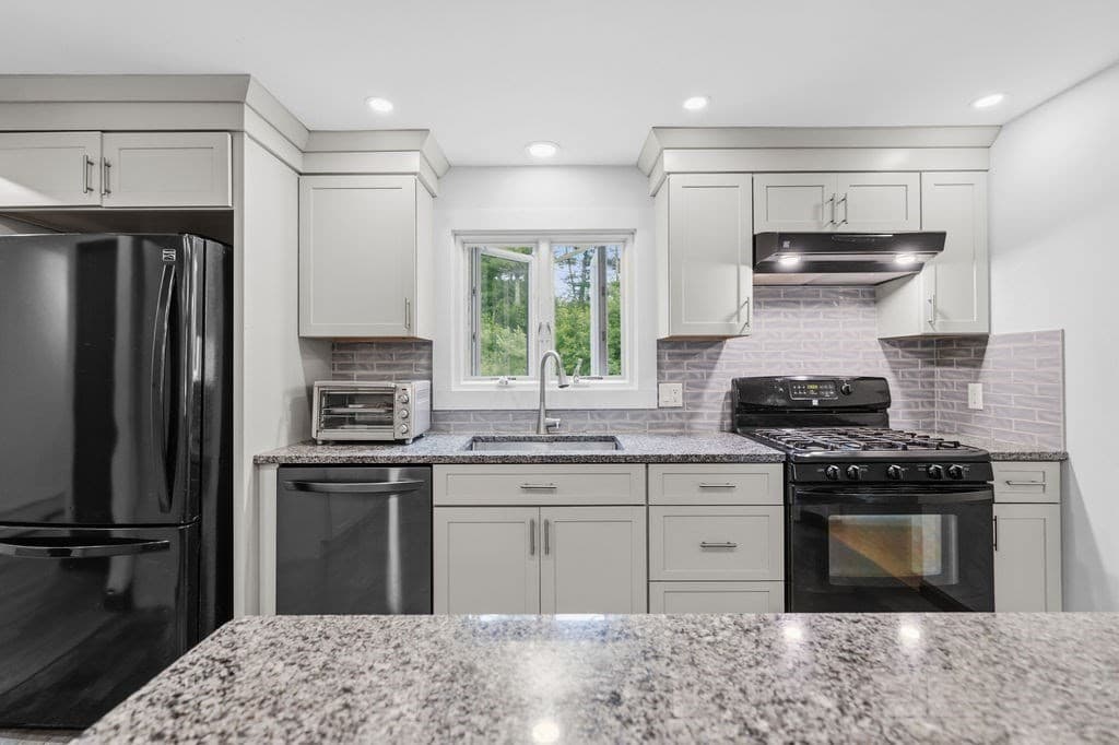 Single Family Residence at 33 Woodland Rd, Rochester MA 02770, Rochester, photo 12 of 41