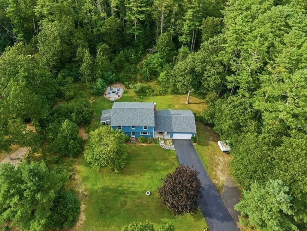 33 Woodland Rd, Rochester MA 02770