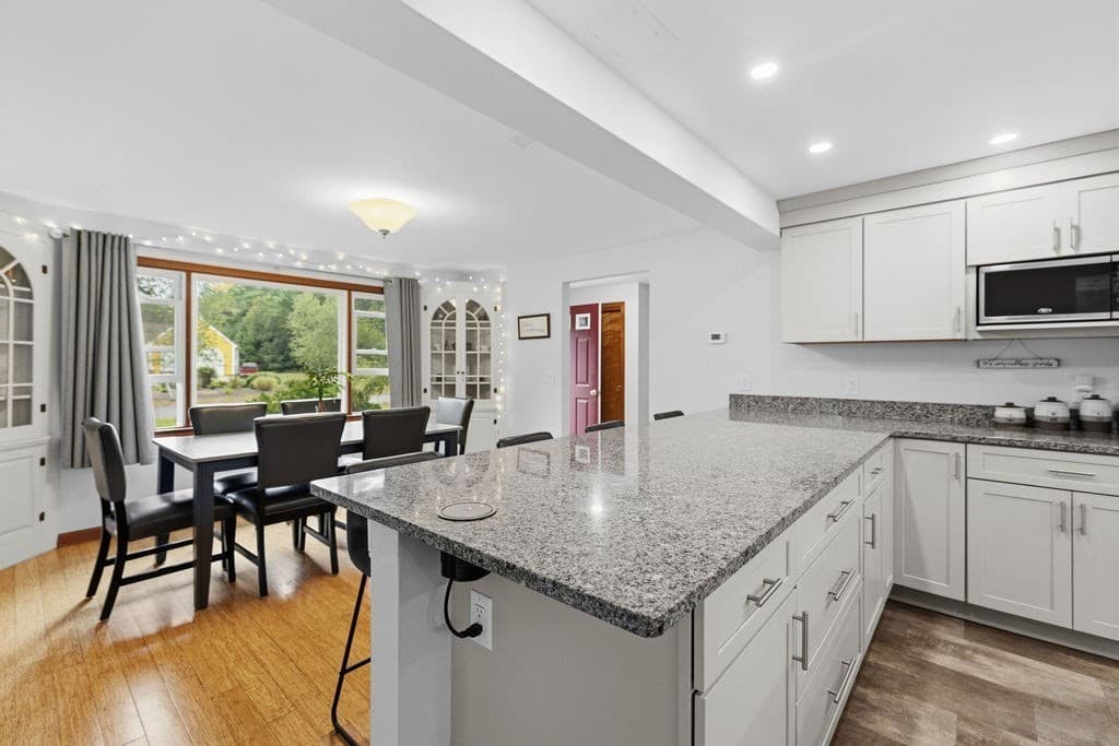 Single Family Residence at 33 Woodland Rd, Rochester MA 02770, Rochester, photo 10 of 41
