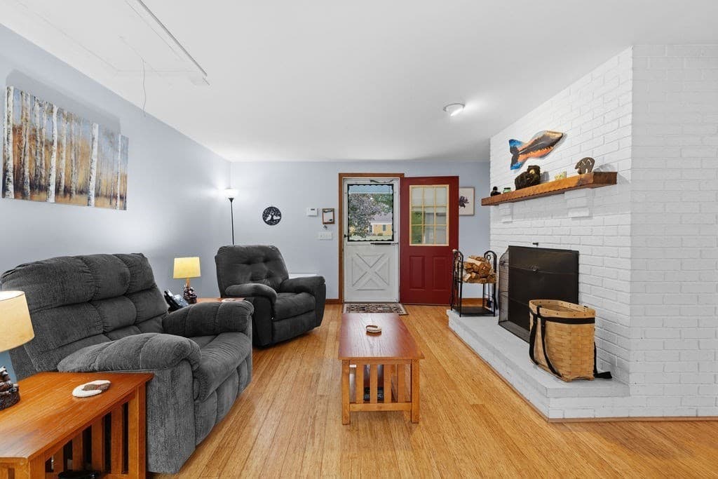 Single Family Residence at 33 Woodland Rd, Rochester MA 02770, Rochester, photo 18 of 41