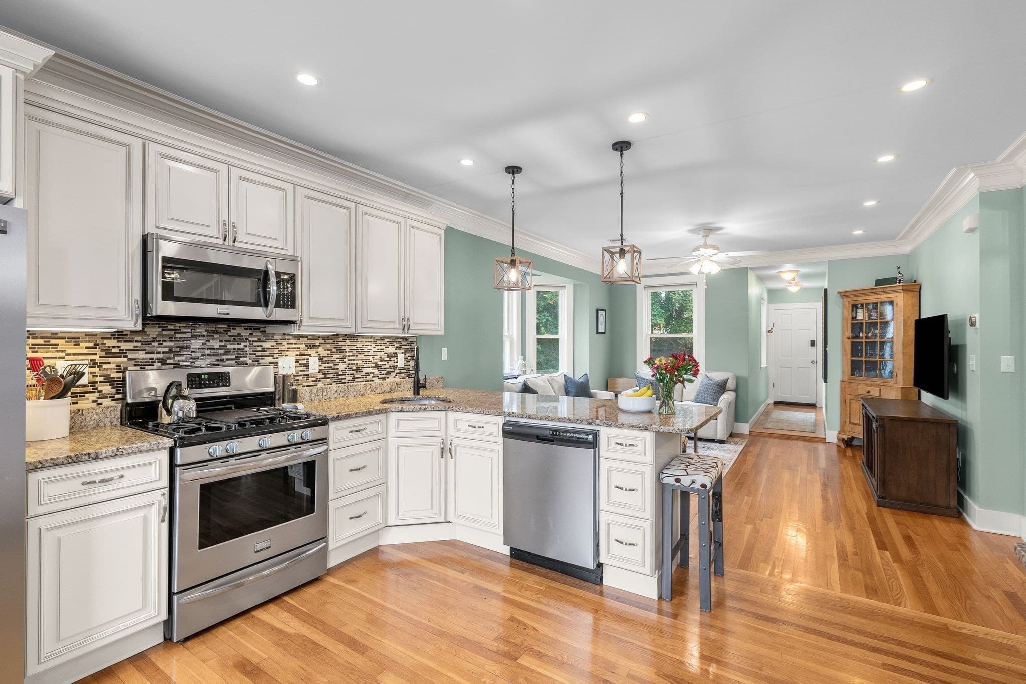 2 Family - 2 Units Up/Down at 33 Cohasset St, Boston MA 02131, Boston, photo 11 of 38