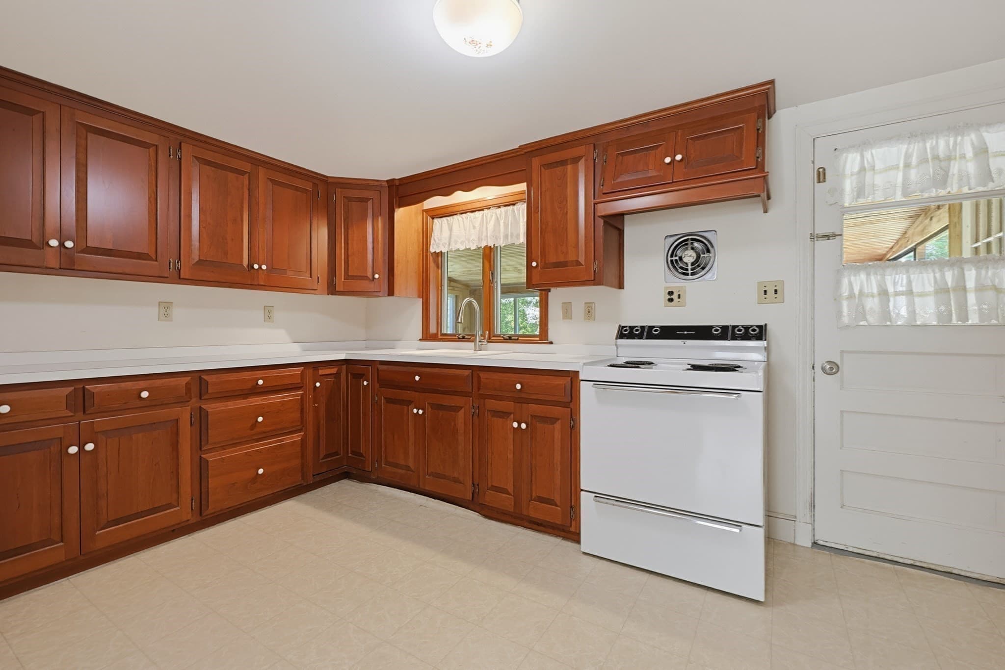 Single Family Residence at 129 Boardman St, Norfolk MA 02056, Norfolk, photo 10 of 34