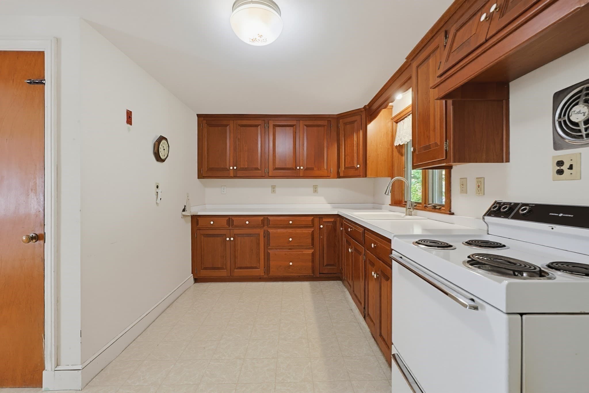 Single Family Residence at 129 Boardman St, Norfolk MA 02056, Norfolk, photo 11 of 34