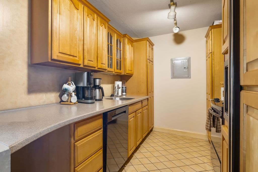 Stock Cooperative at 566 Commonwealth # 708, Boston MA 02215, photo 5 of 30