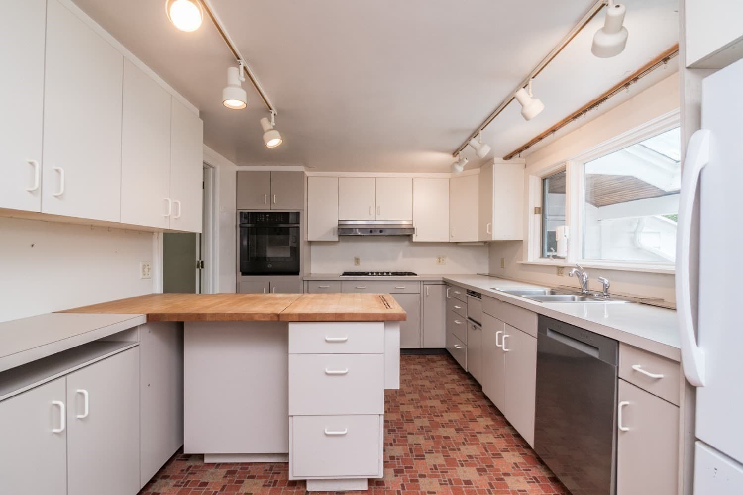 Single Family Residence at 136 Lincoln Avenue, Amherst MA 01002, Amherst, photo 12 of 36