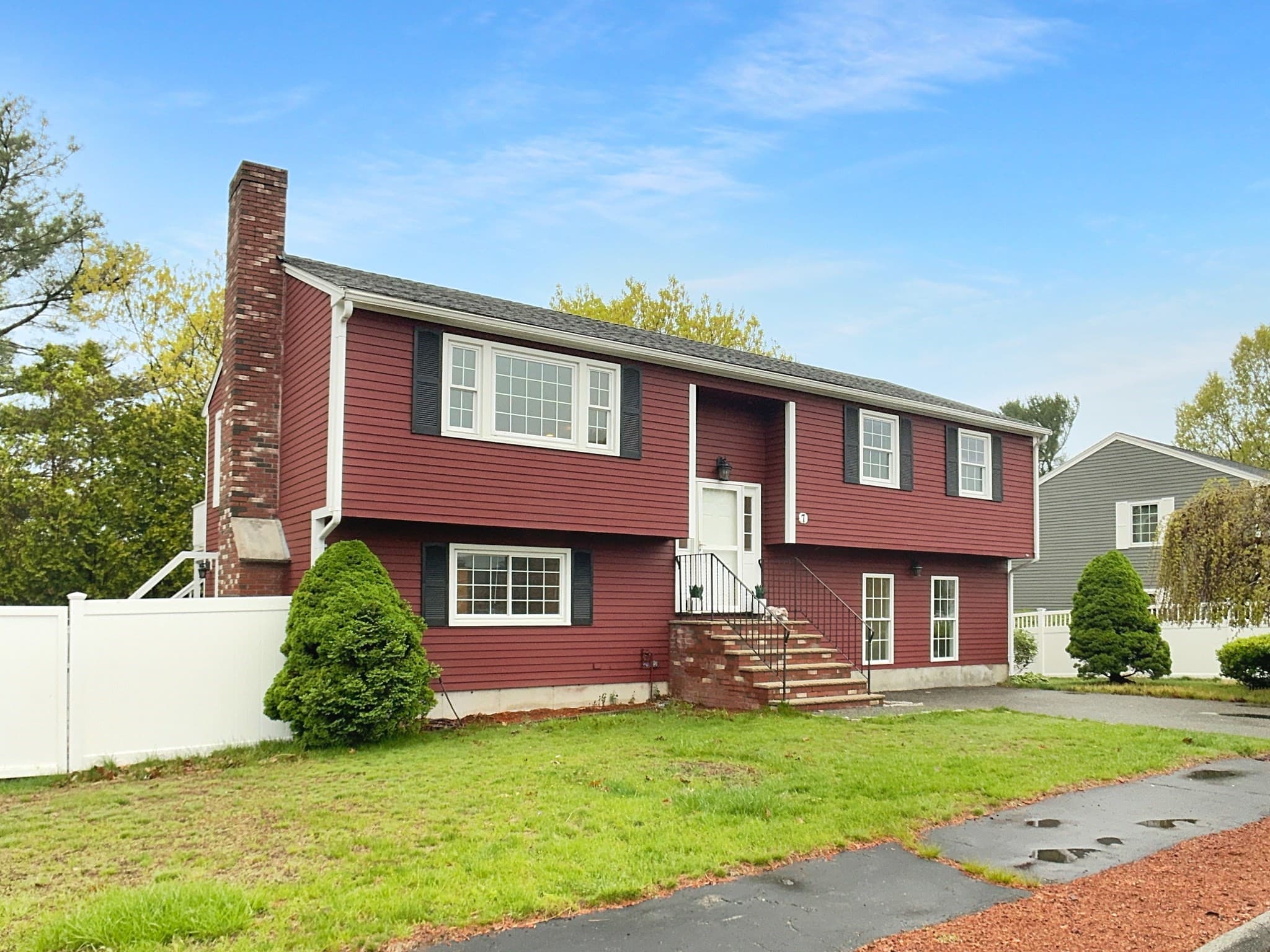 7 Nirvana Dr, Saugus MA 01906