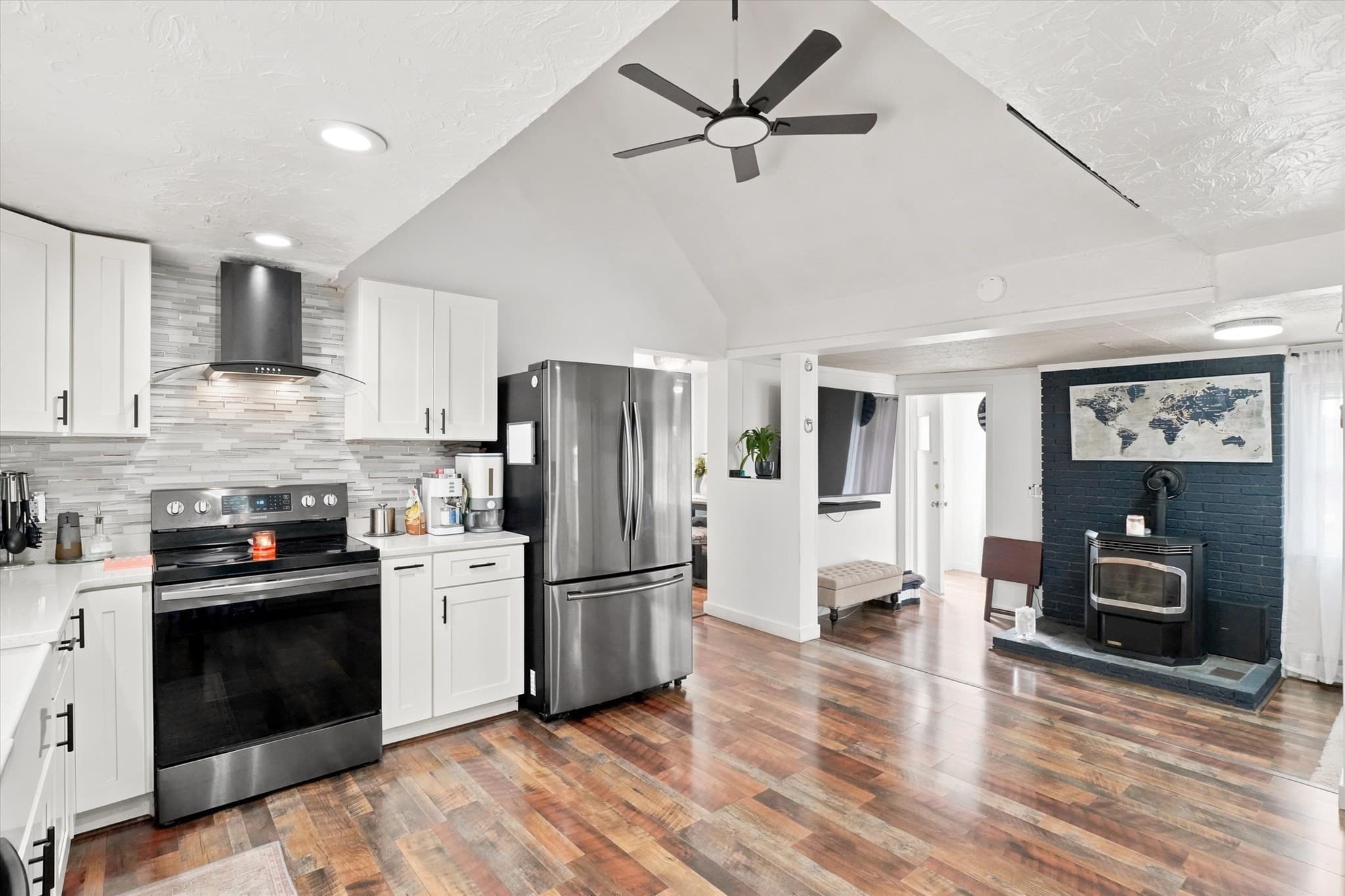 Single Family Residence at 25 Orient St, Worcester MA 01604, Worcester, photo 2 of 36