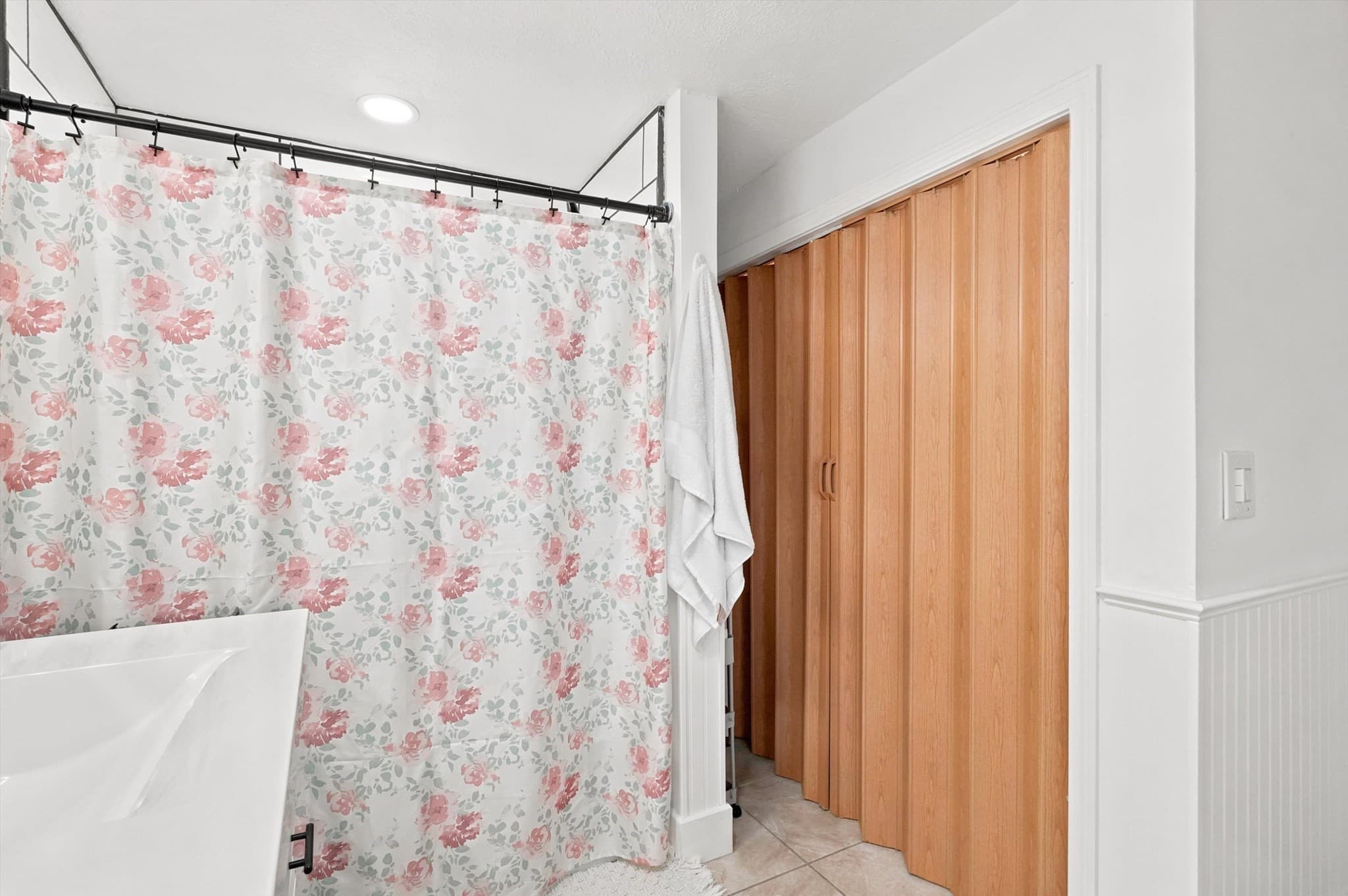 Single Family Residence at 25 Orient St, Worcester MA 01604, Worcester, photo 24 of 36