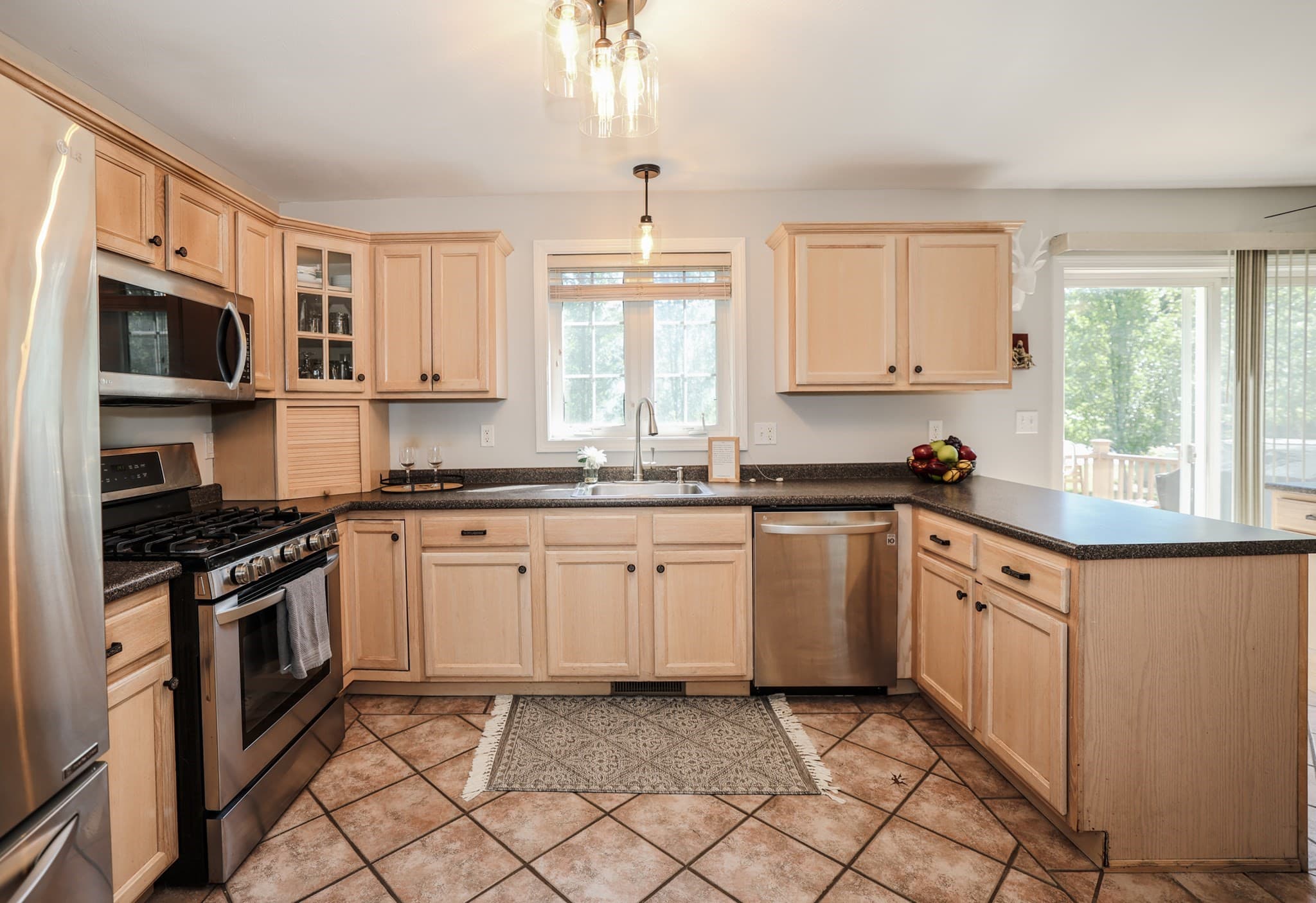 Condominium at 1 Pine Blf # 1, Derry NH 03038, Derry, photo 15 of 34