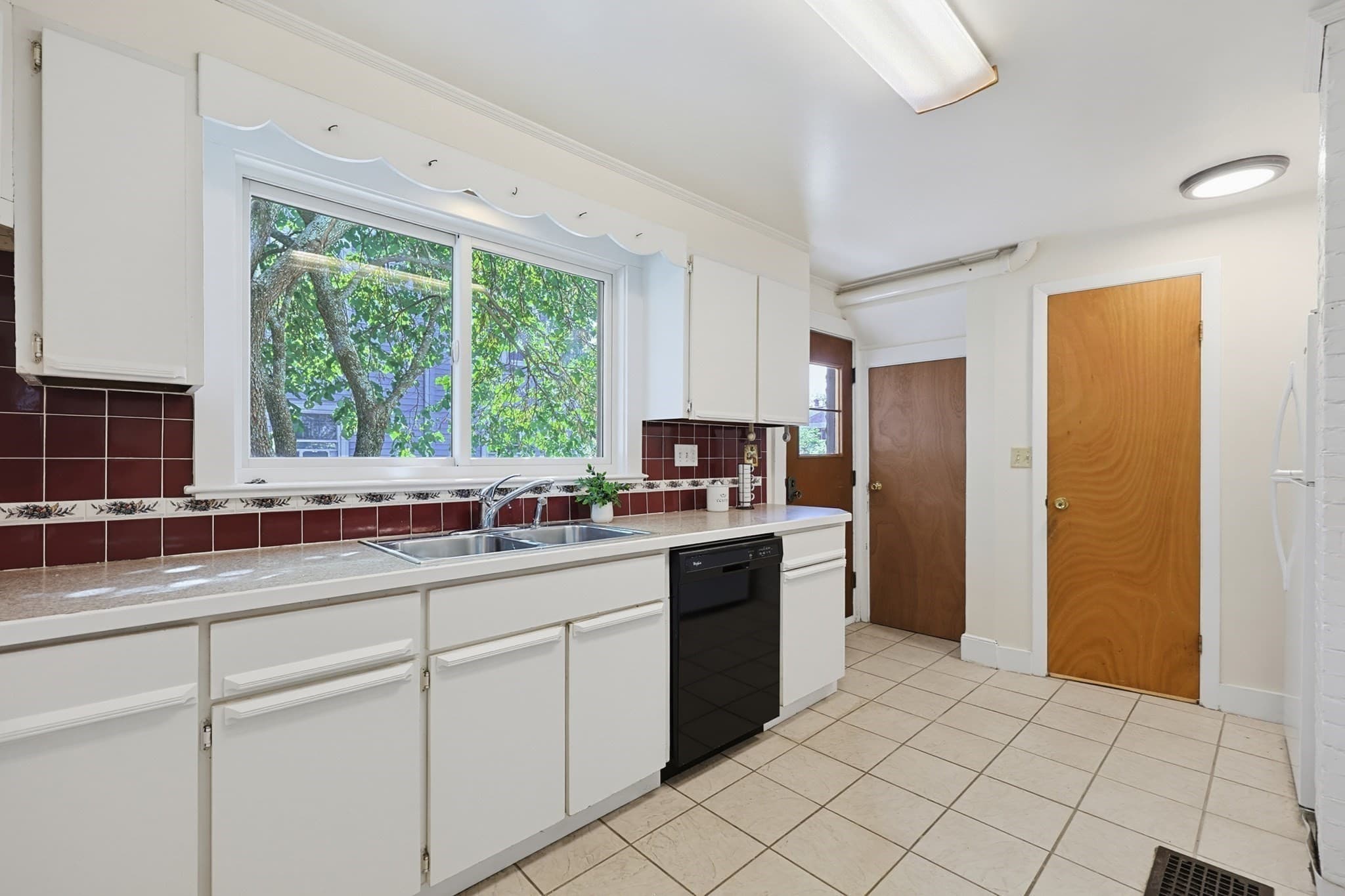 Single Family Residence at 148 Washington St, Medford MA 02155, Medford, photo 12 of 42