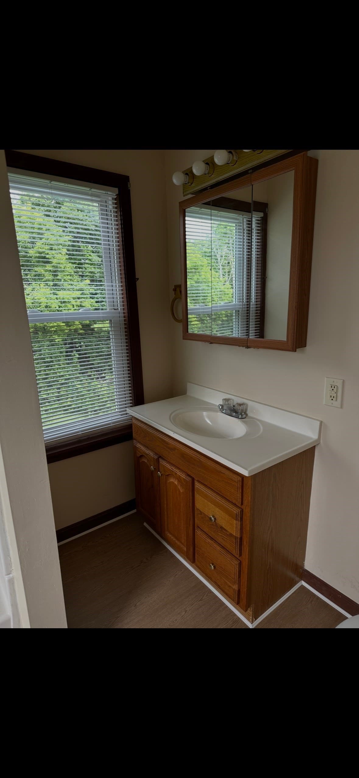 3 Family at 47 Lincoln St, Webster MA 01570, Webster, photo 9 of 10