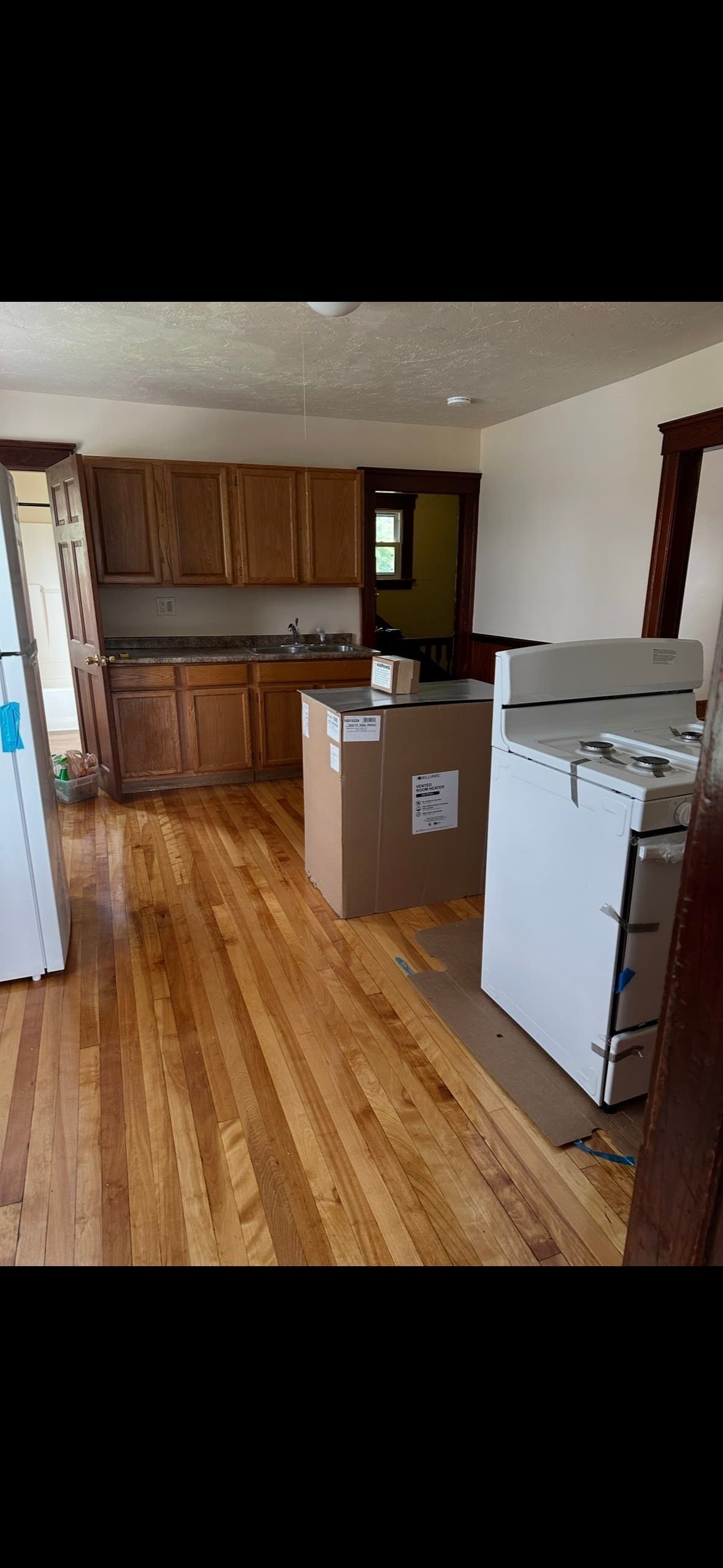 3 Family at 47 Lincoln St, Webster MA 01570, Webster, photo 8 of 10