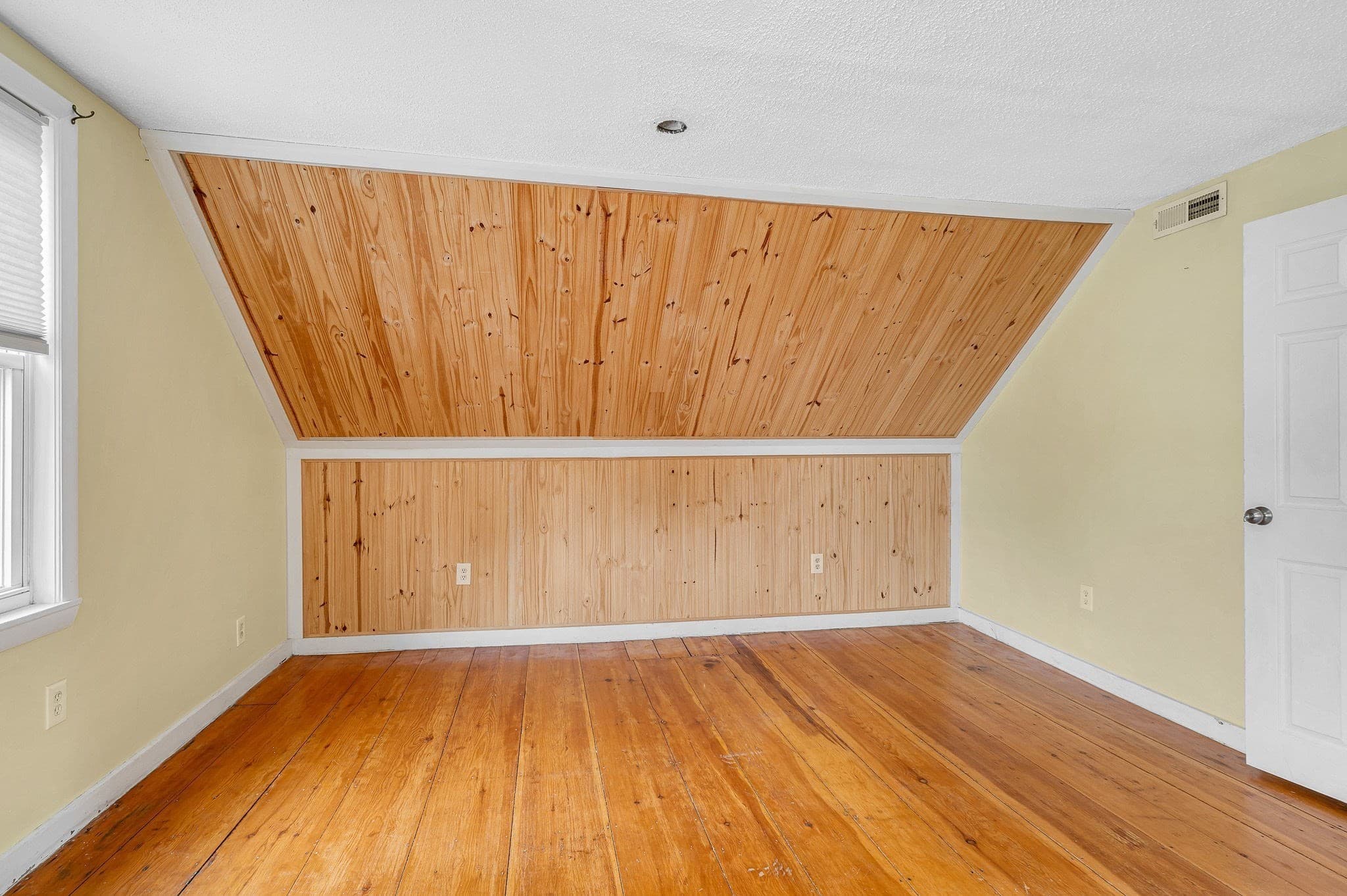Single Family Residence at 115 Sladen St, Dracut MA 01826, Dracut, photo 26 of 39