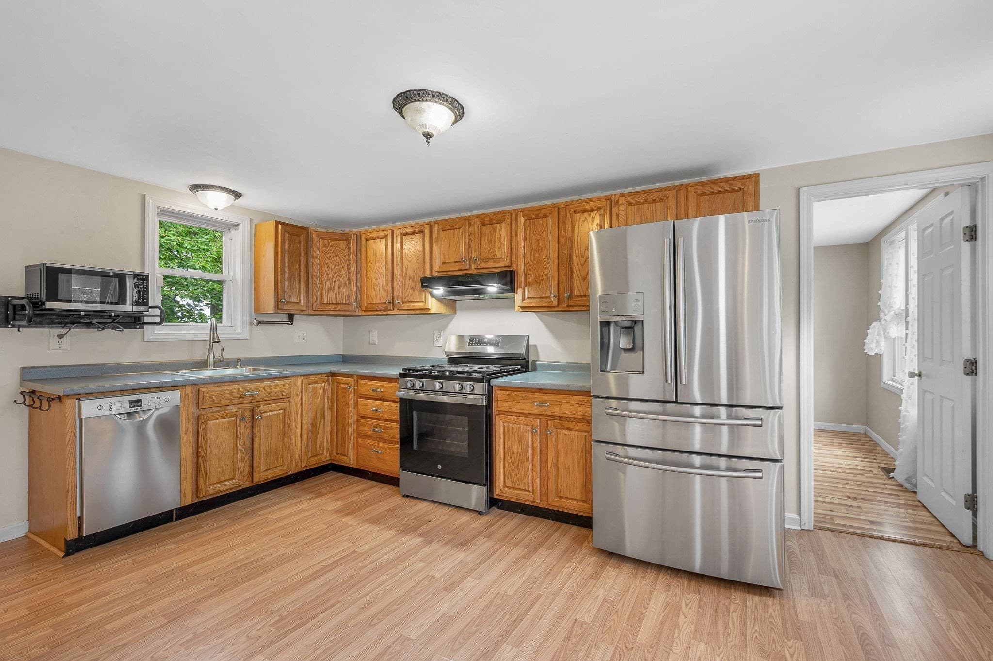 Single Family Residence at 115 Sladen St, Dracut MA 01826, Dracut, photo 3 of 39