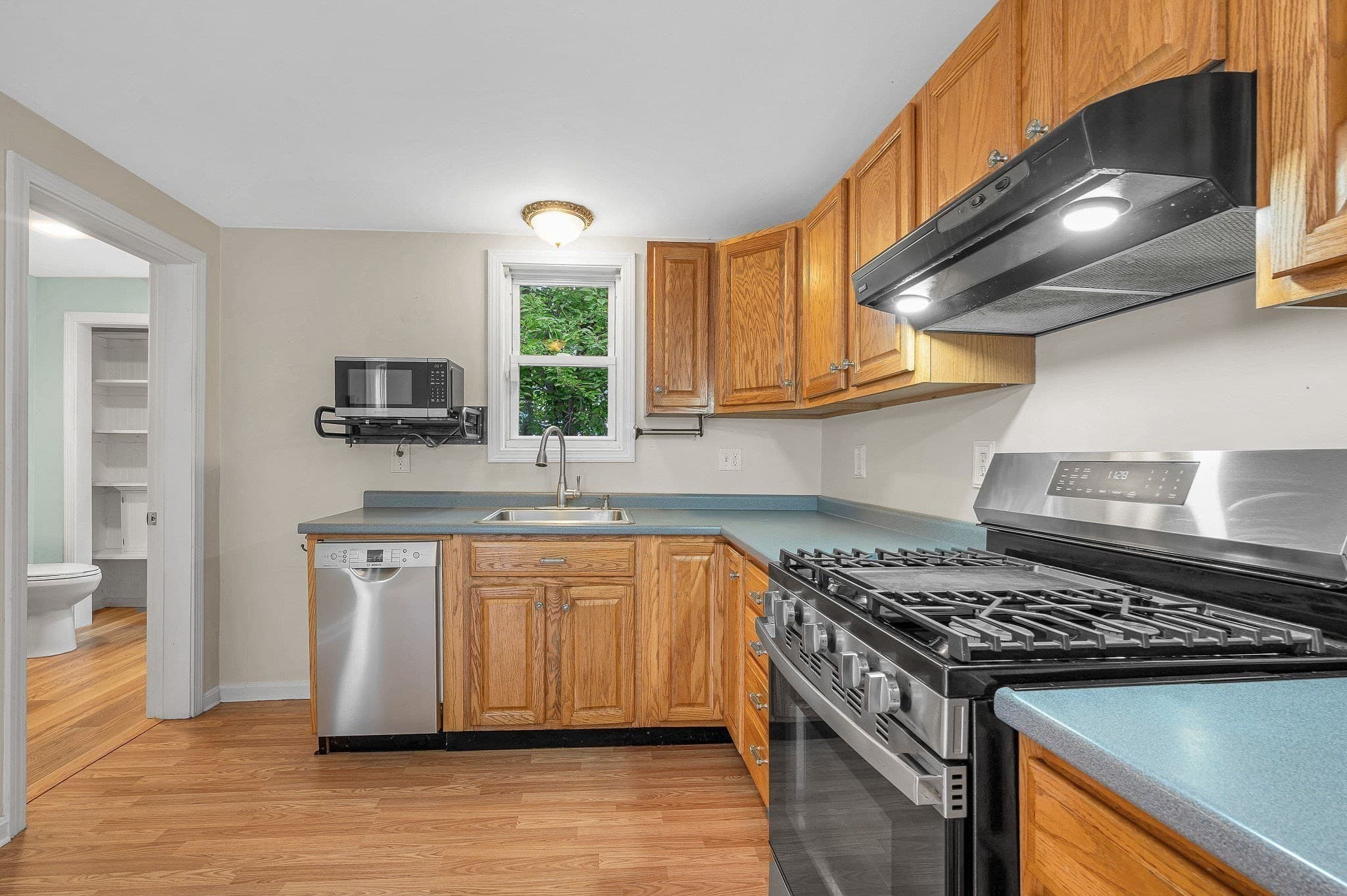 Single Family Residence at 115 Sladen St, Dracut MA 01826, Dracut, photo 4 of 39