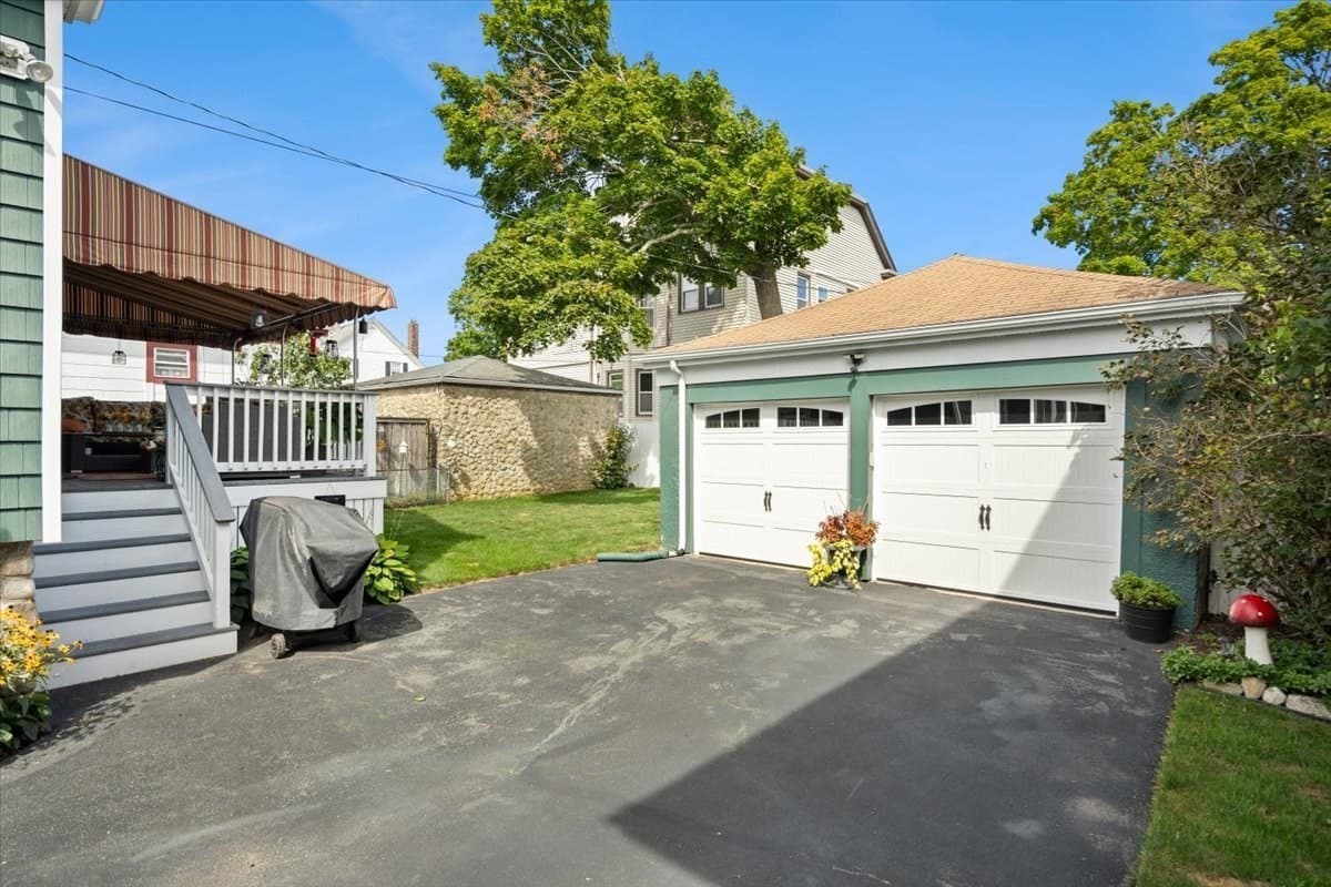 Single Family Residence at 287 Wood St, New Bedford MA 02745, New Bedford, photo 7 of 38
