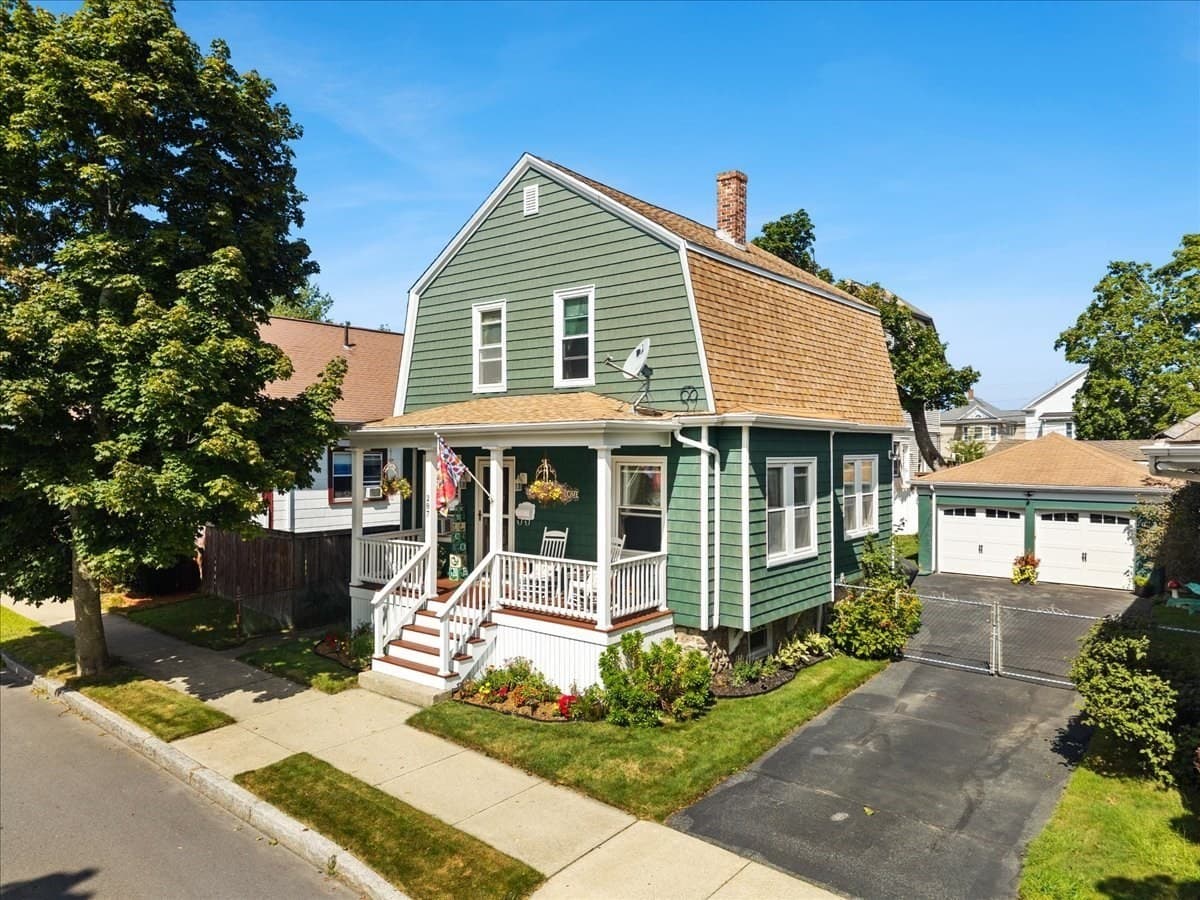 Single Family Residence at 287 Wood St, New Bedford MA 02745, New Bedford, photo 3 of 38