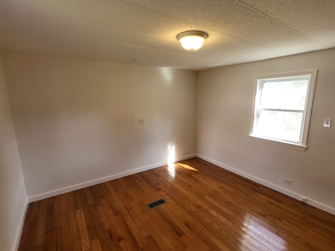 Mobile Home at 45 Redwood Drive, Halifax MA 02338, Halifax, photo 10 of 24